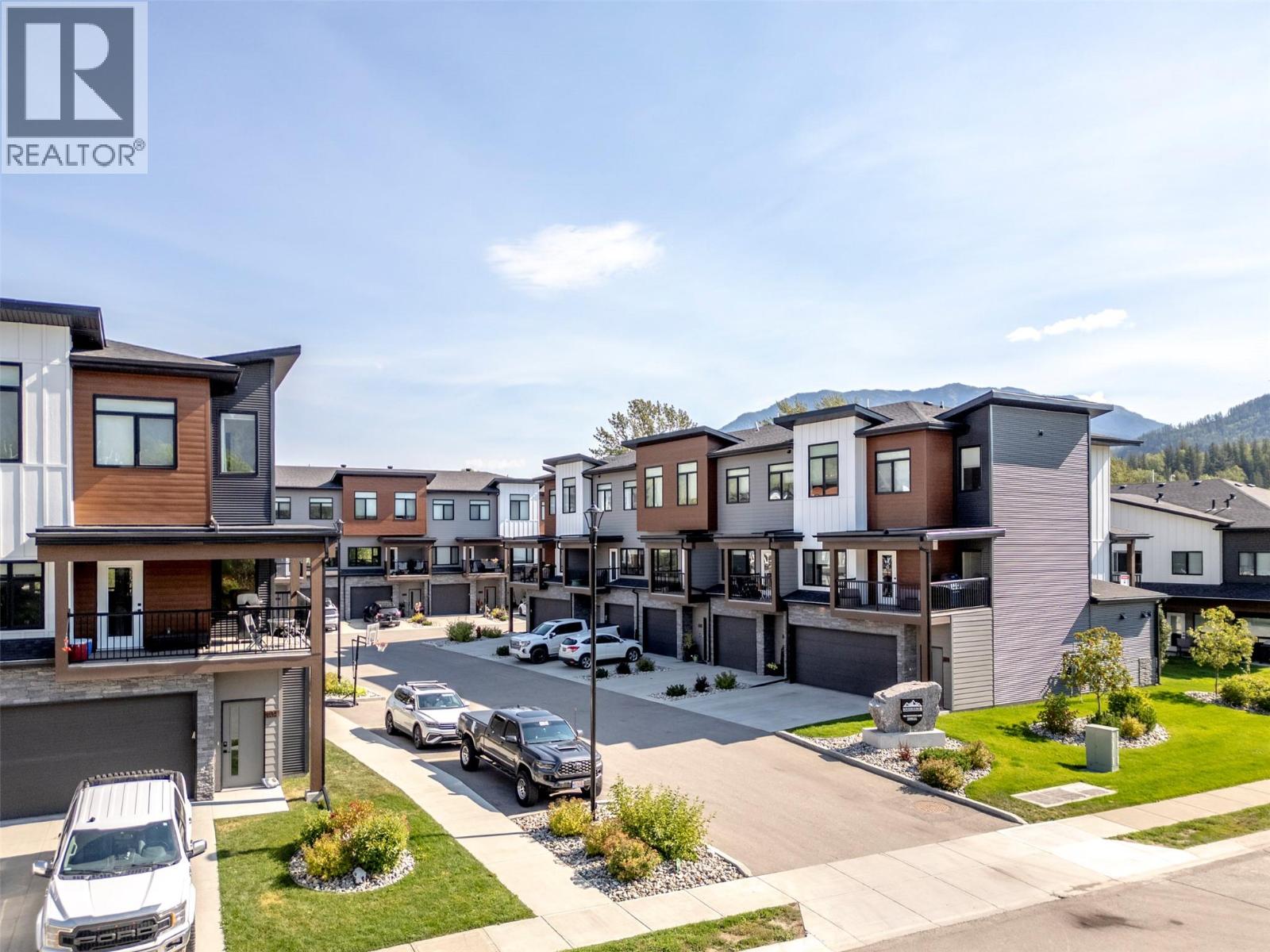 700 RIVERSIDE Way Unit# 201, Fernie