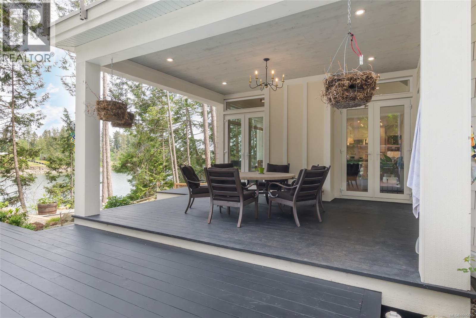 3973 Cove Rd, Ladysmith
