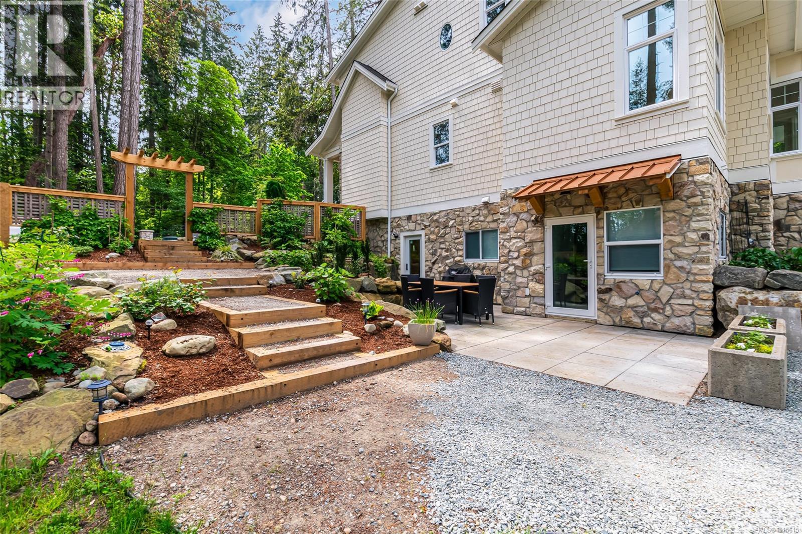 3973 Cove Rd, Ladysmith