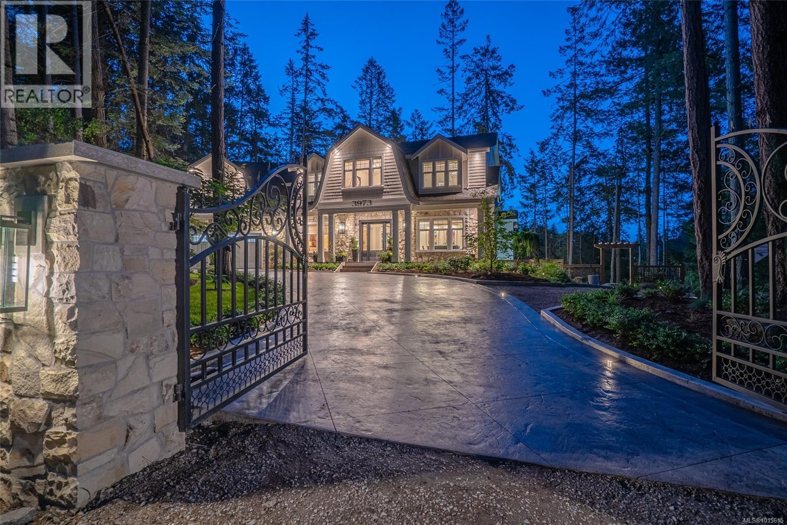 3973 Cove Rd, Ladysmith