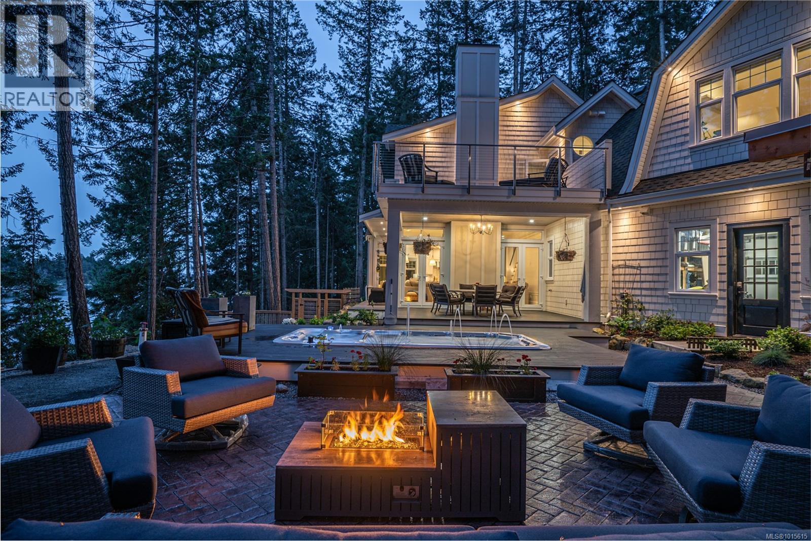 3973 Cove Rd, Ladysmith