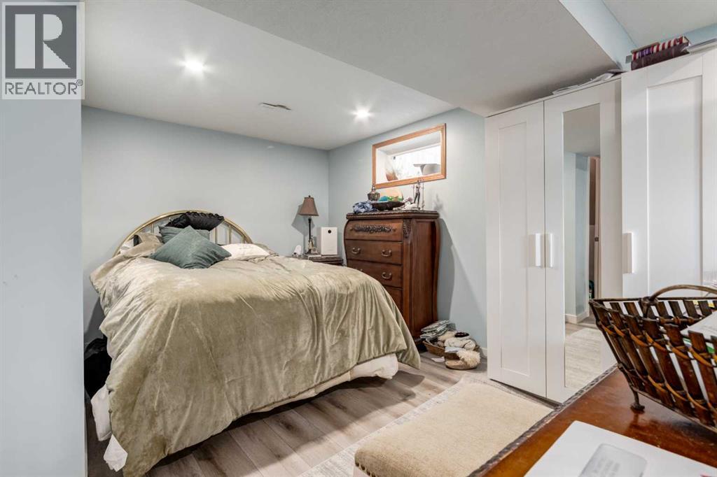 Single Family House Bi-level for Sale in  Bowcliffe Crescent NW Bowness Calgary 