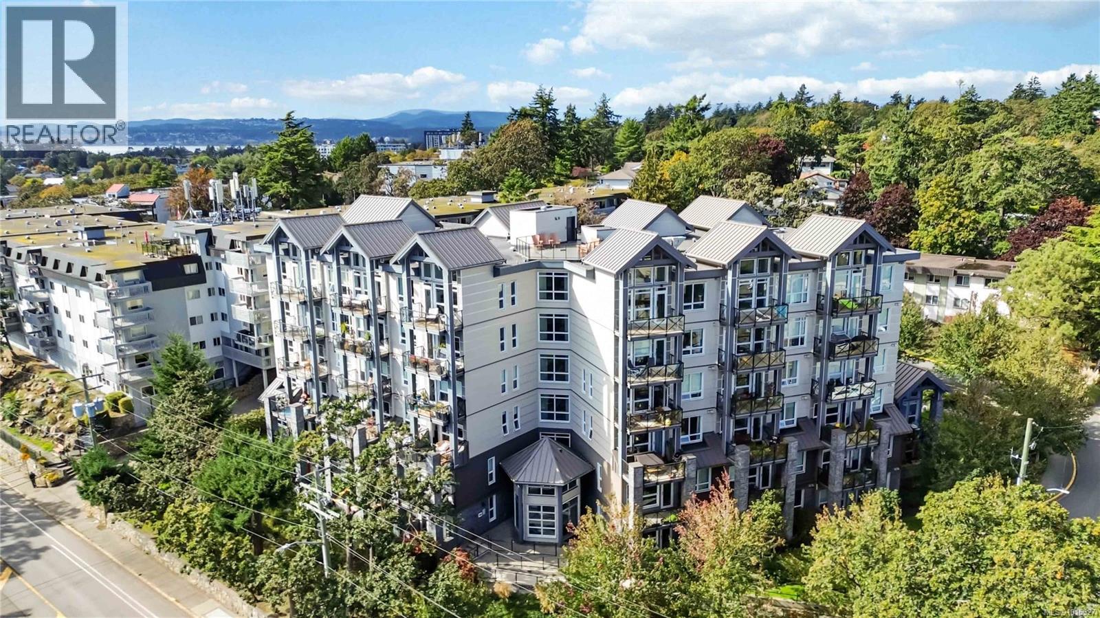 608 924 Esquimalt Road, Esquimalt