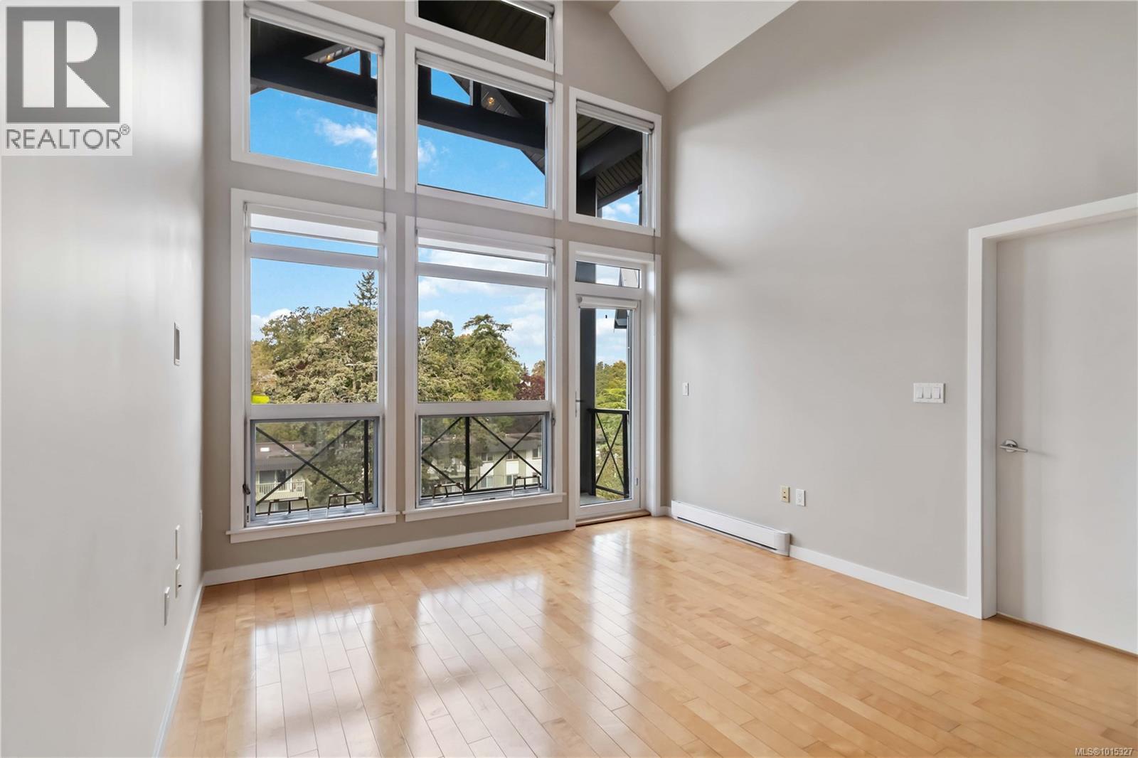 608 924 Esquimalt Road, Esquimalt