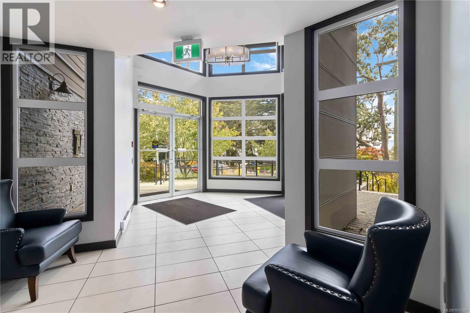 608 924 Esquimalt Road, Esquimalt