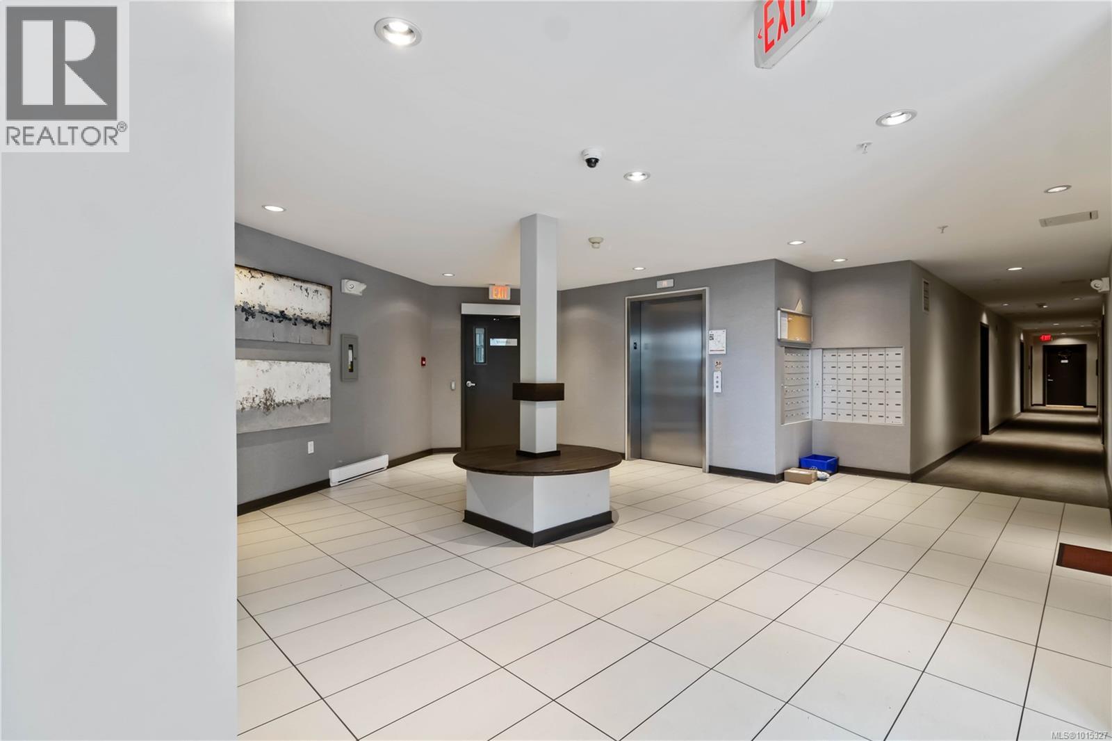 608 924 Esquimalt Road, Esquimalt