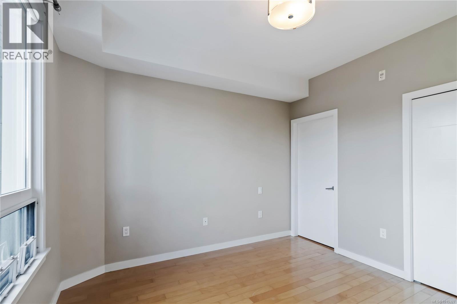 608 924 Esquimalt Road, Esquimalt