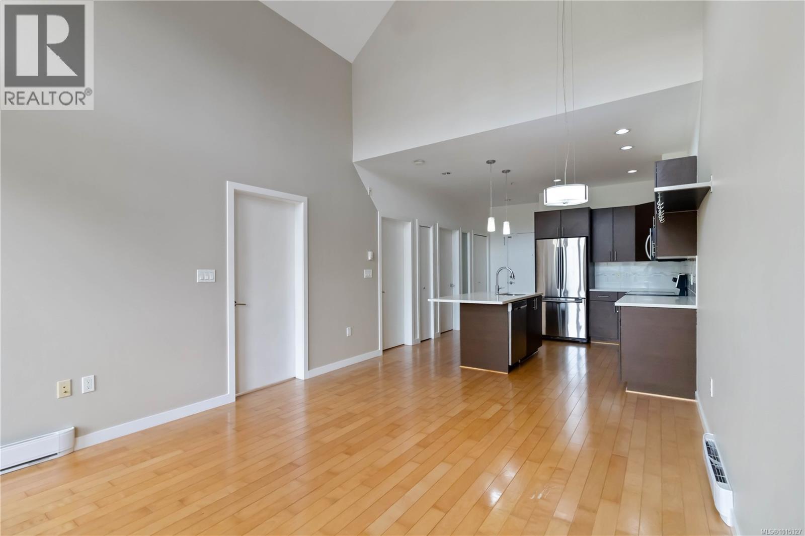 608 924 Esquimalt Road, Esquimalt