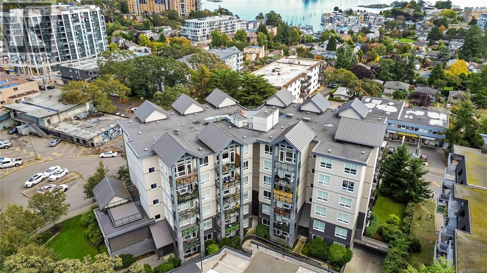 608 924 Esquimalt Road, Esquimalt