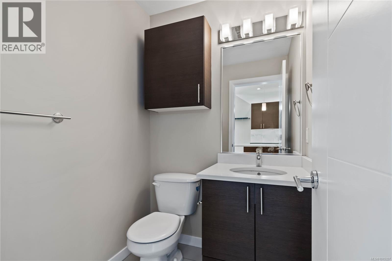 608 924 Esquimalt Road, Esquimalt