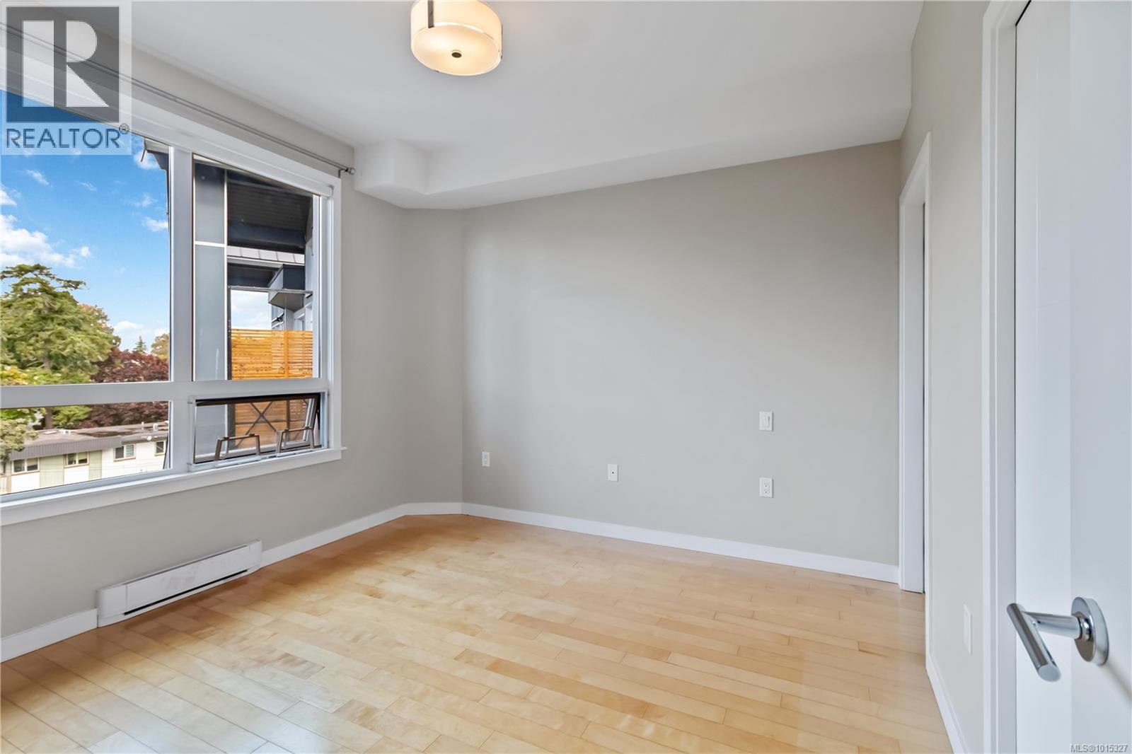 608 924 Esquimalt Road, Esquimalt