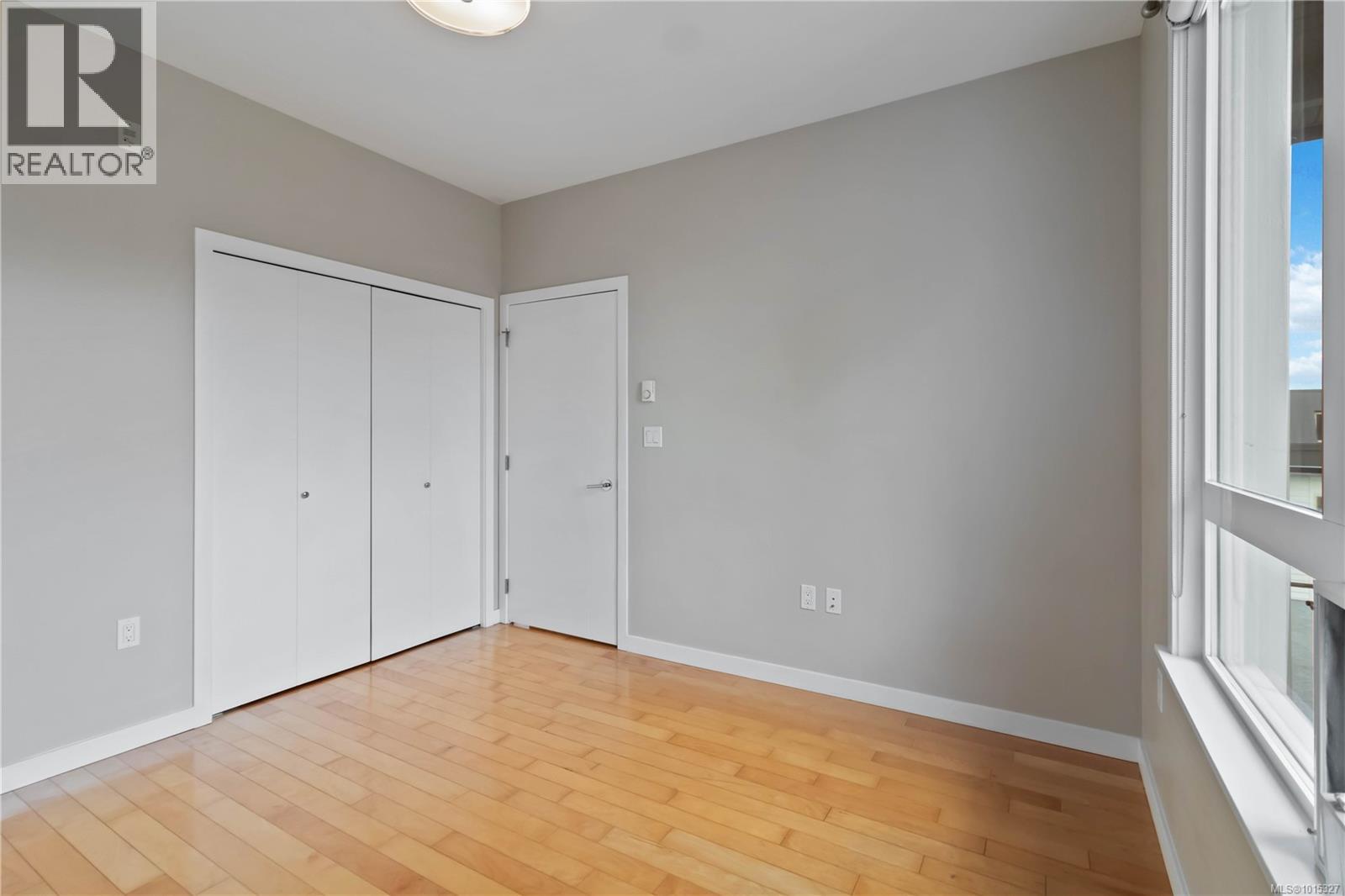 608 924 Esquimalt Road, Esquimalt
