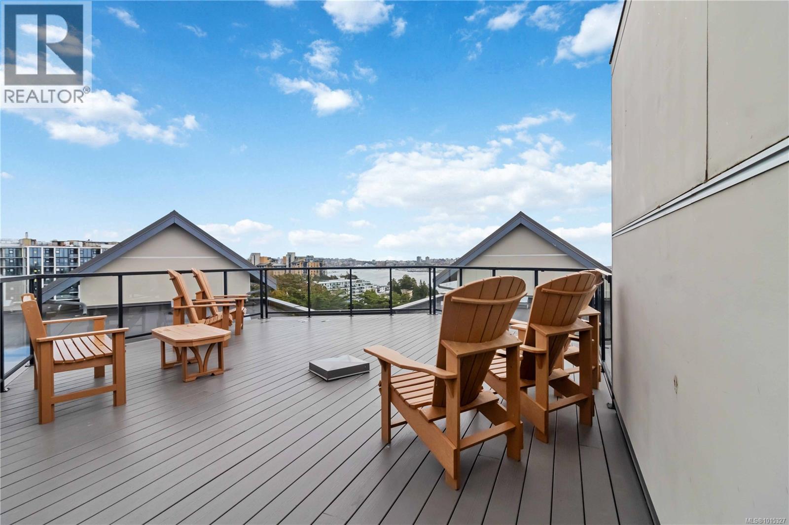 608 924 Esquimalt Road, Esquimalt