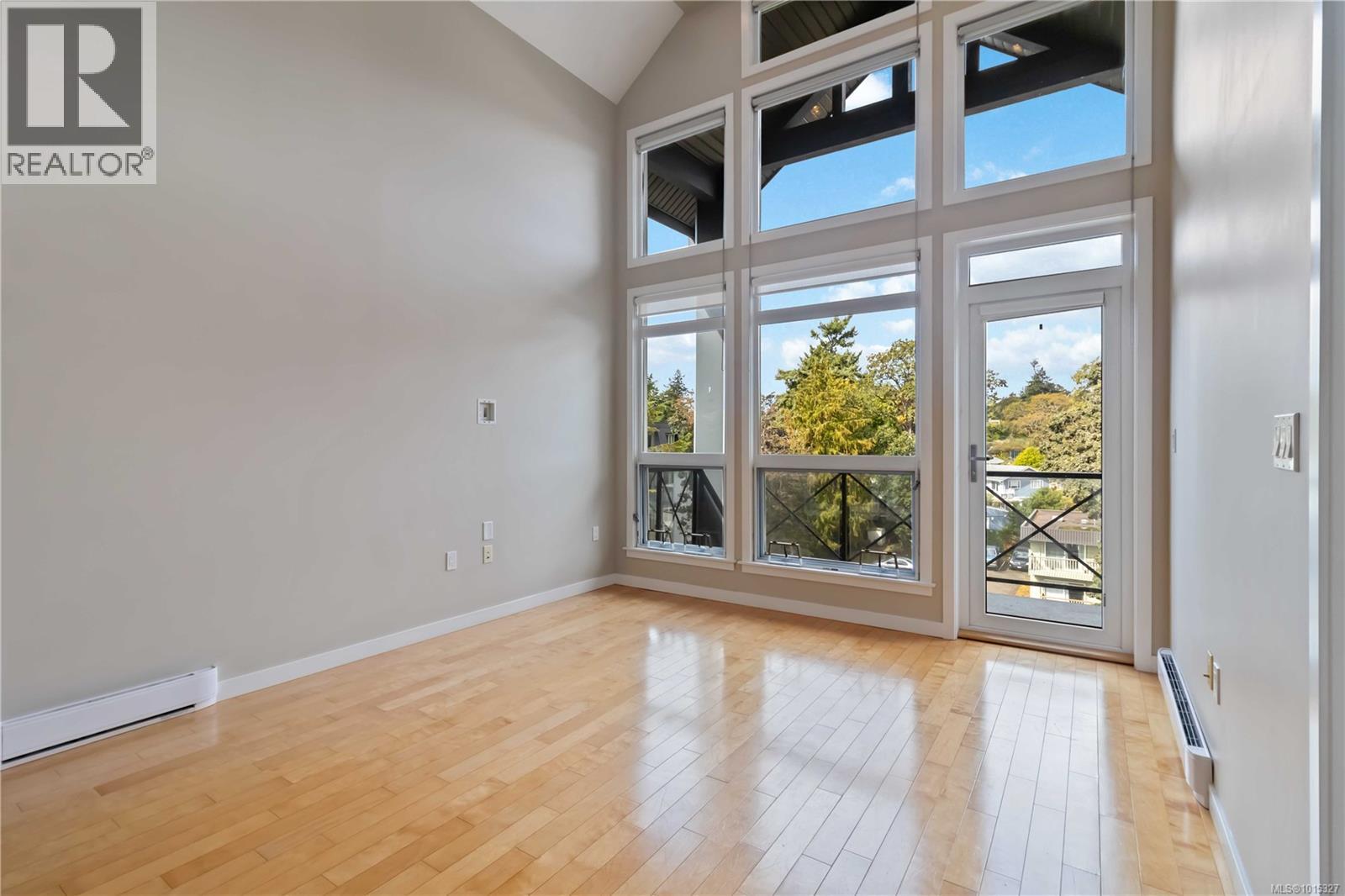 608 924 Esquimalt Road, Esquimalt