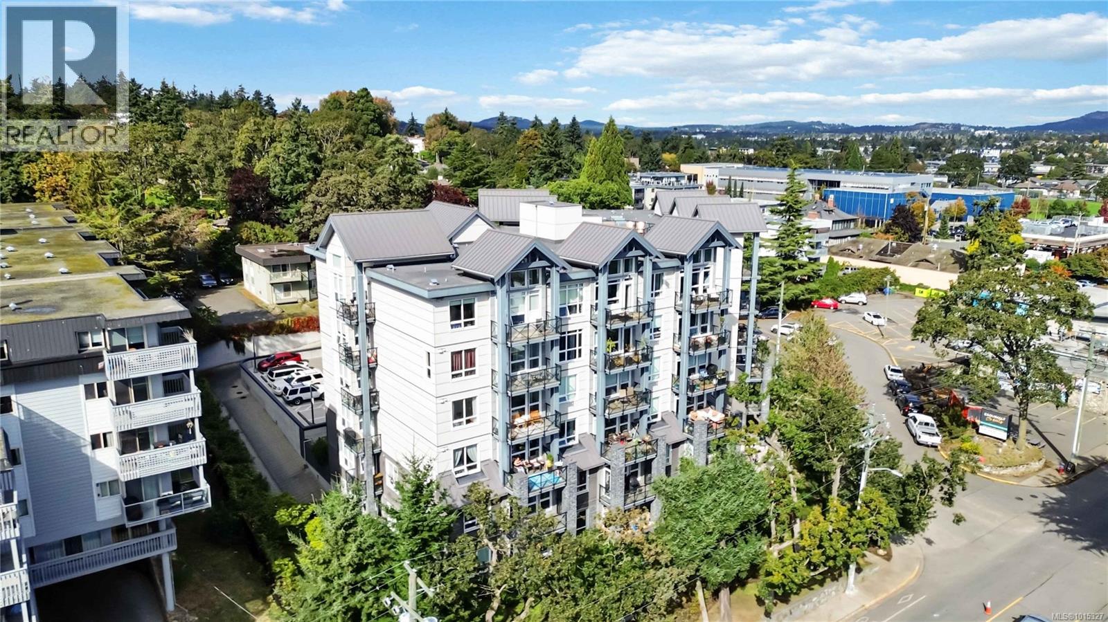 608 924 Esquimalt Road, Esquimalt