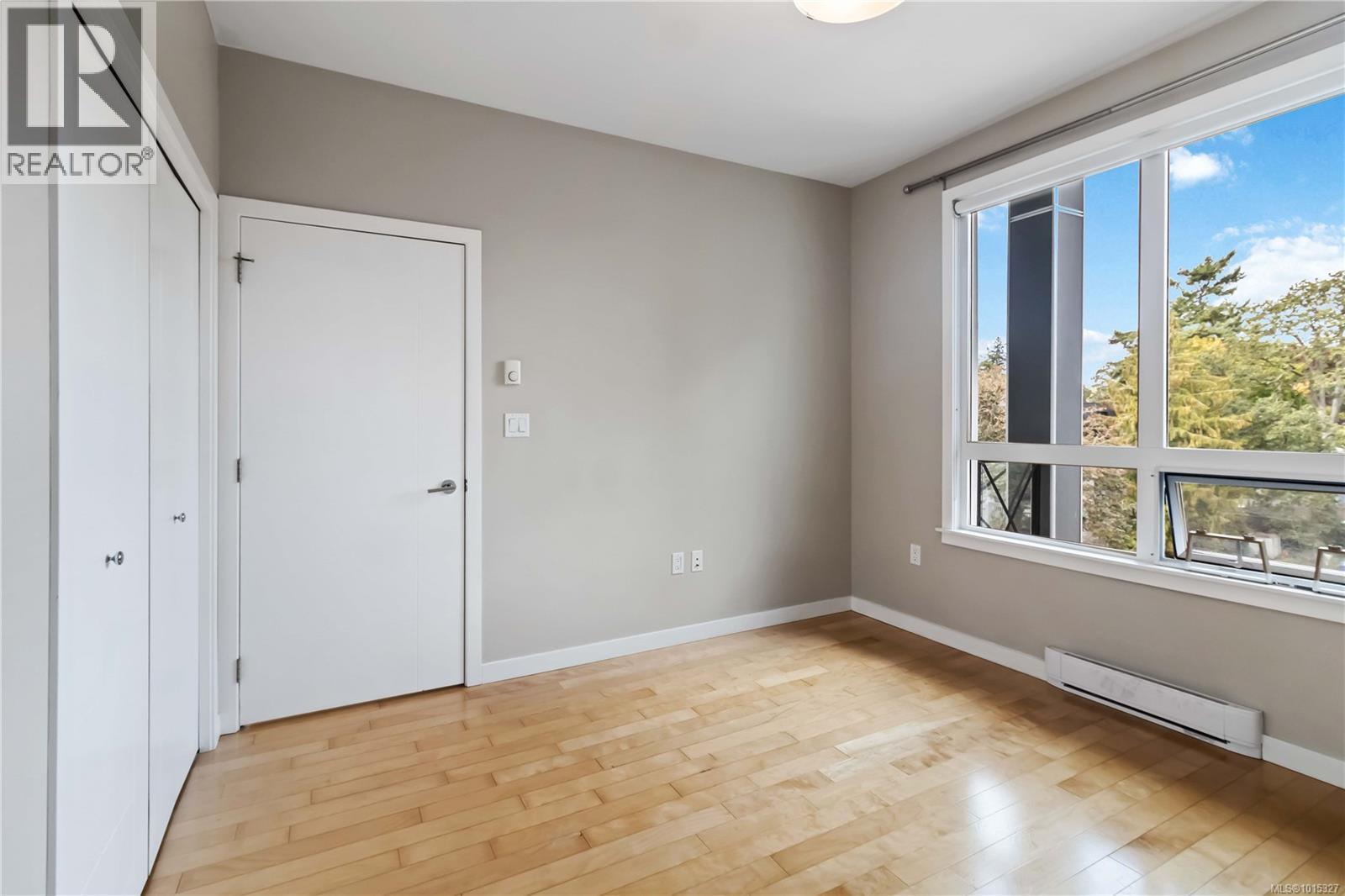 608 924 Esquimalt Road, Esquimalt