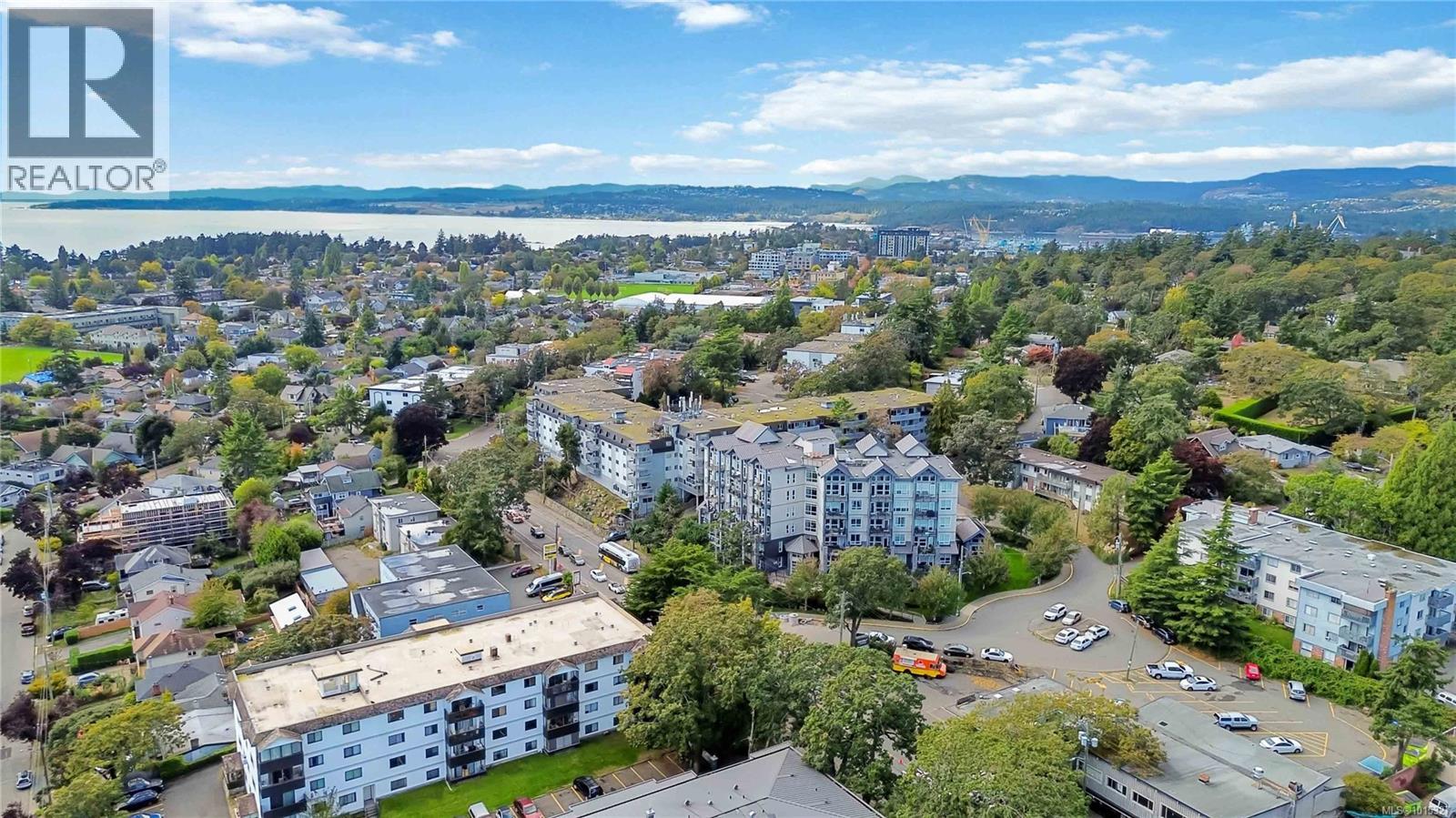 608 924 Esquimalt Road, Esquimalt