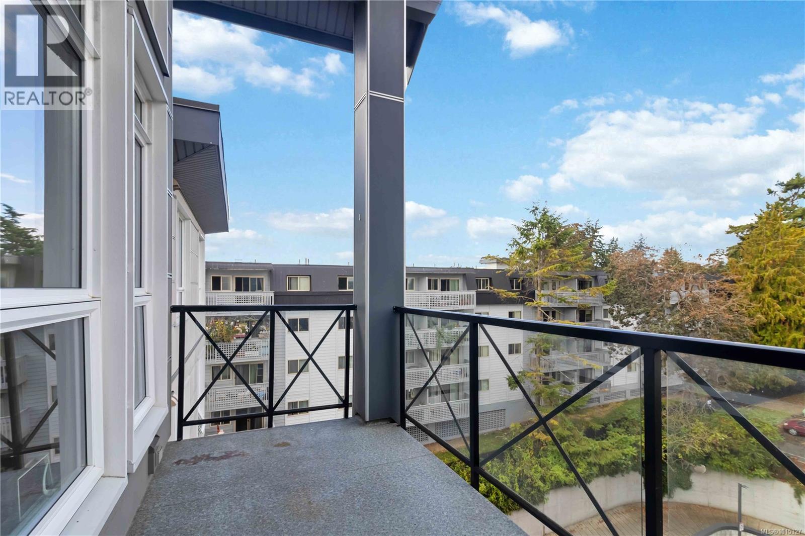 608 924 Esquimalt Road, Esquimalt
