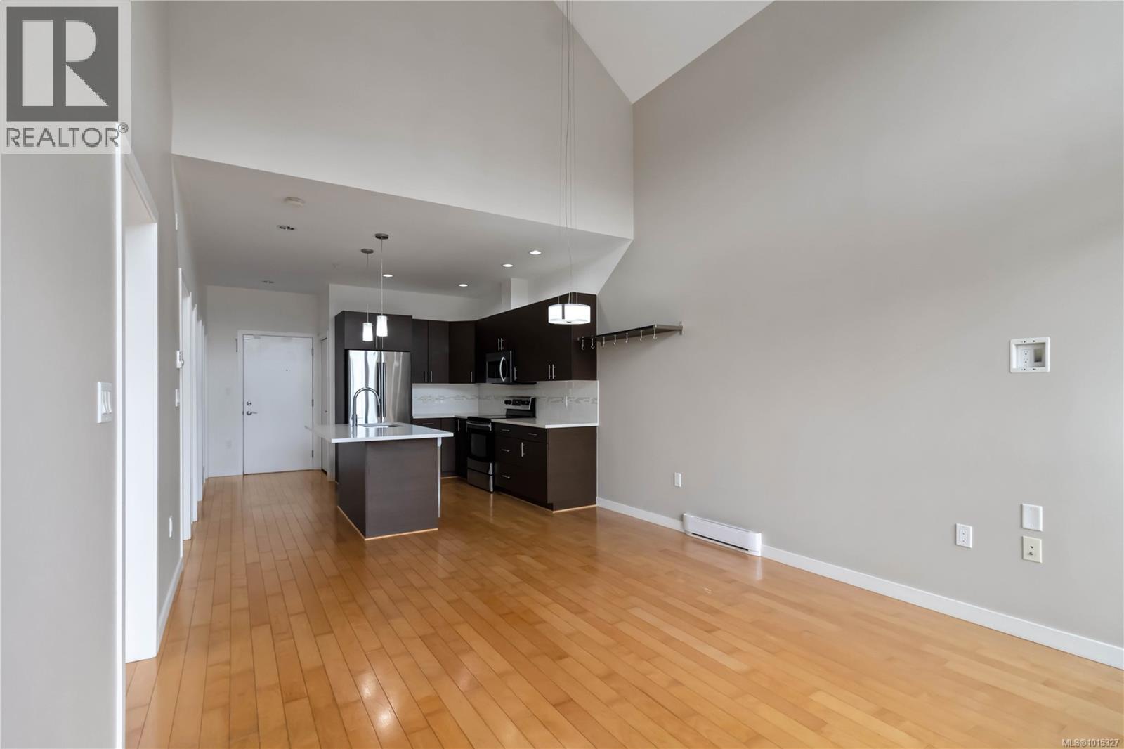 608 924 Esquimalt Road, Esquimalt