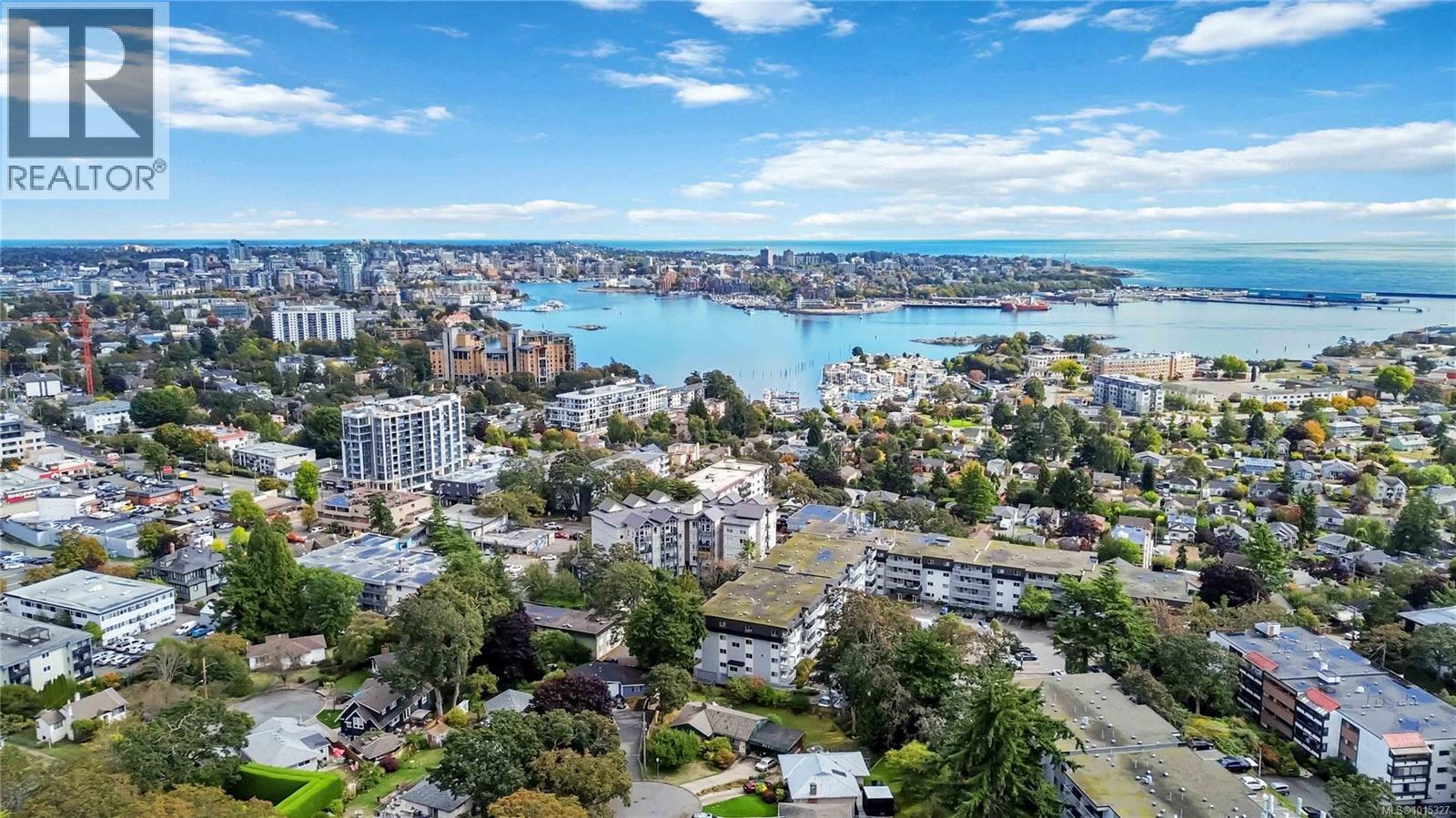 608 924 Esquimalt Road, Esquimalt
