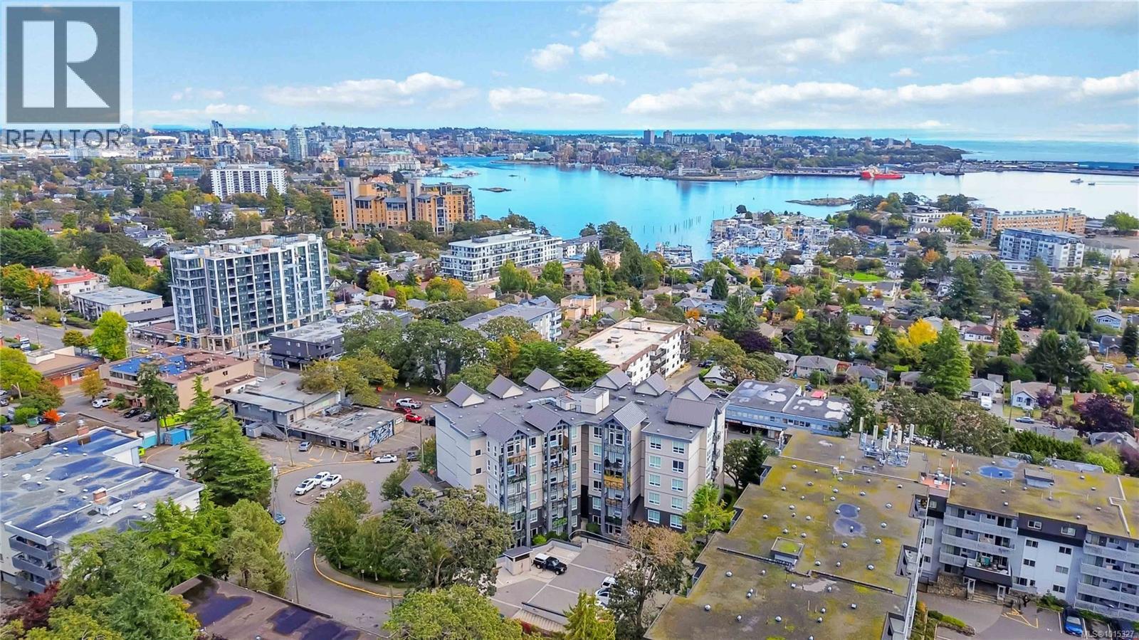 608 924 Esquimalt Road, Esquimalt