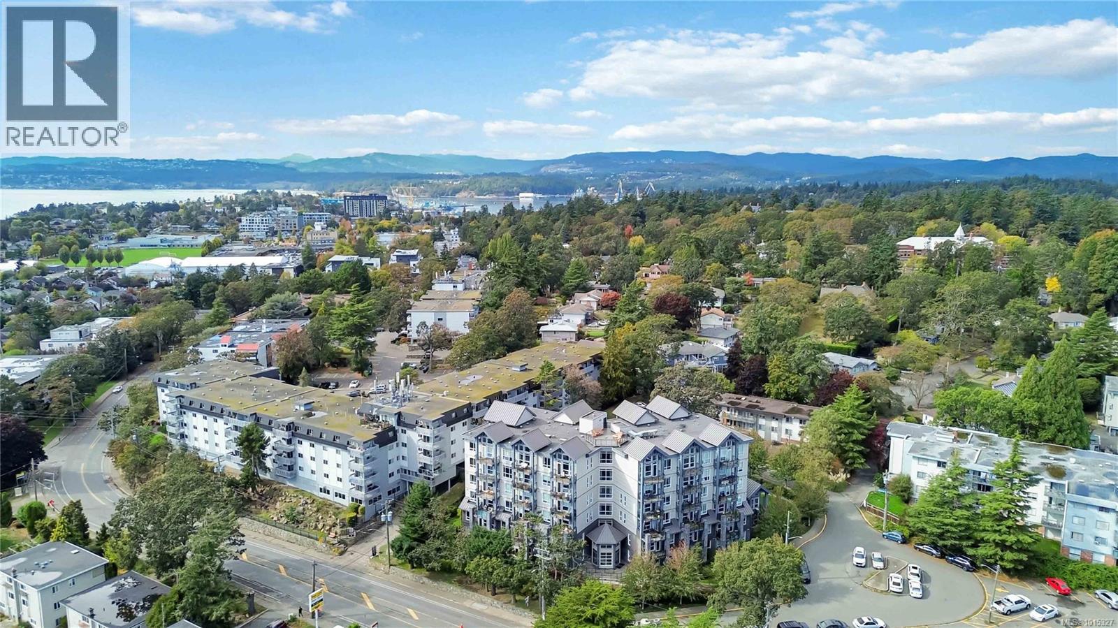 608 924 Esquimalt Road, Esquimalt