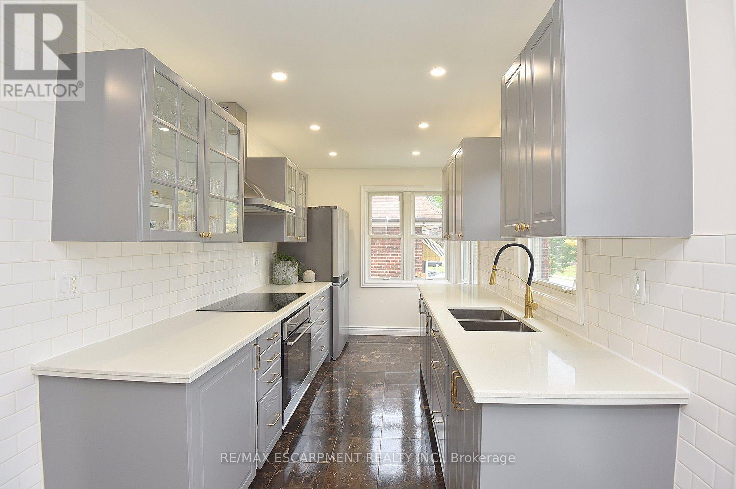 Single Family House for Sale in  DUNKIRK DRIVE Hamilton (Rosedale) 