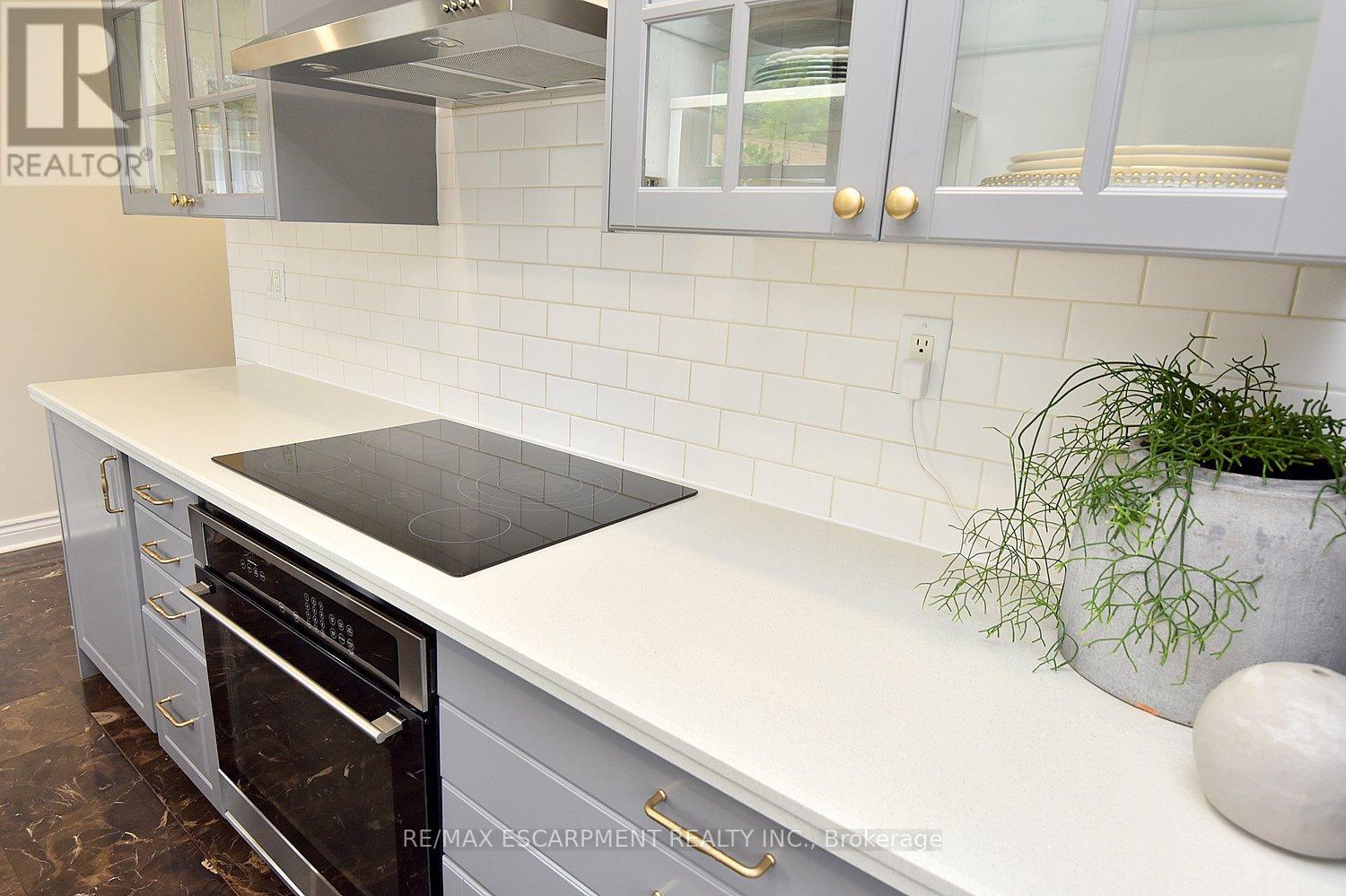 Single Family House for Sale in  DUNKIRK DRIVE Hamilton (Rosedale) 