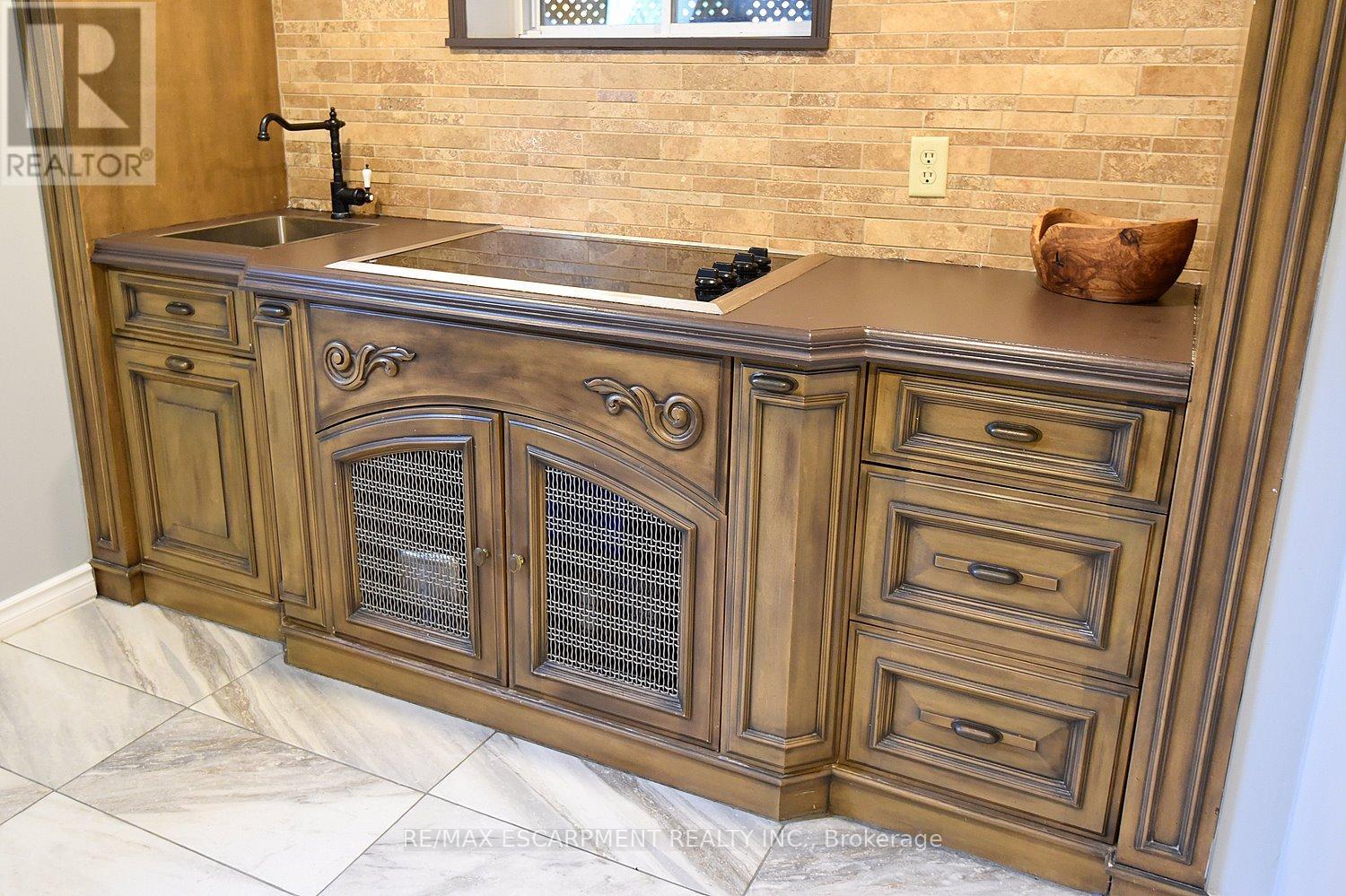 Single Family House for Sale in  DUNKIRK DRIVE Hamilton (Rosedale) 