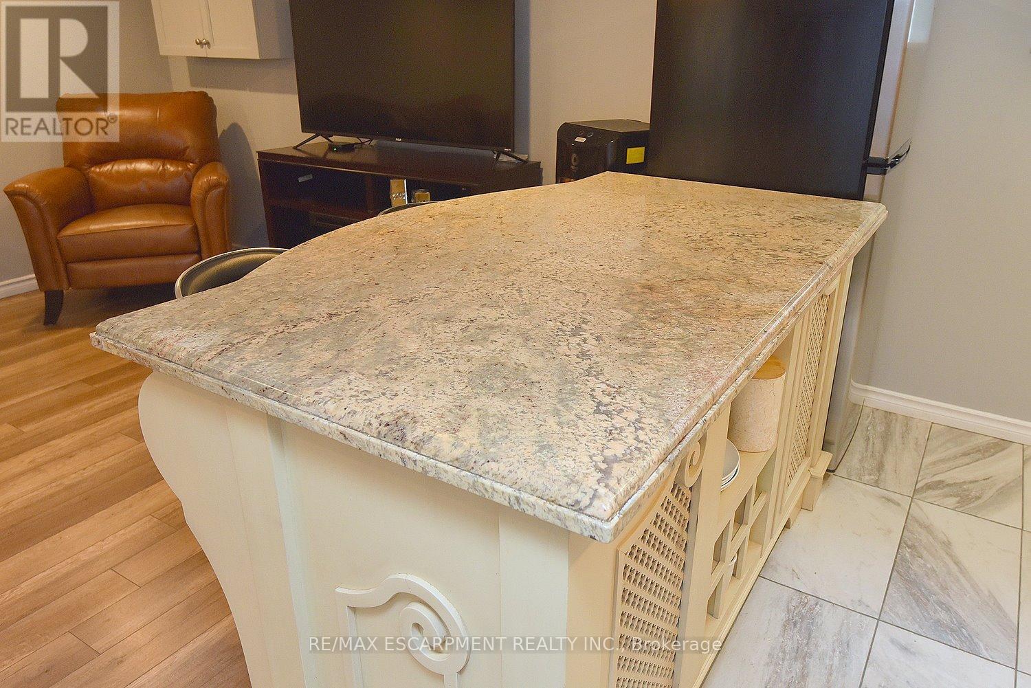 Single Family House for Sale in  DUNKIRK DRIVE Hamilton (Rosedale) 