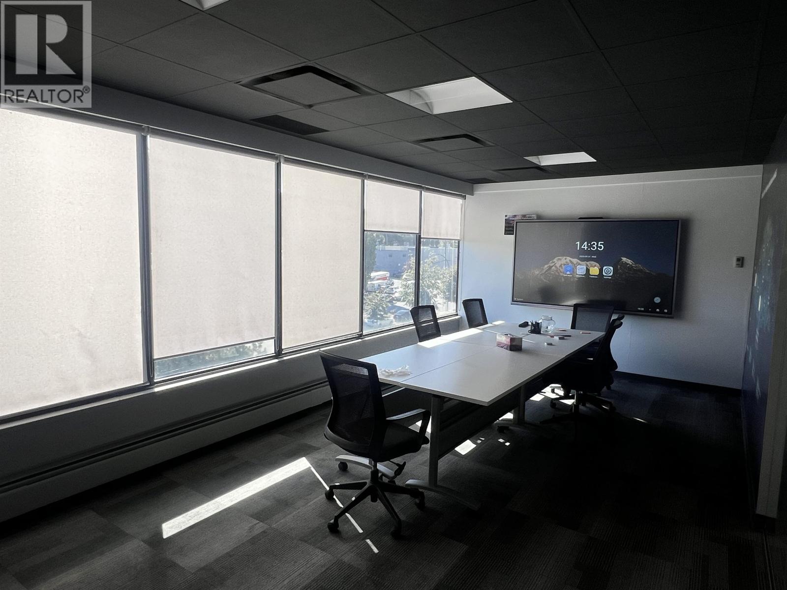 Office in Burnaby - Image 10