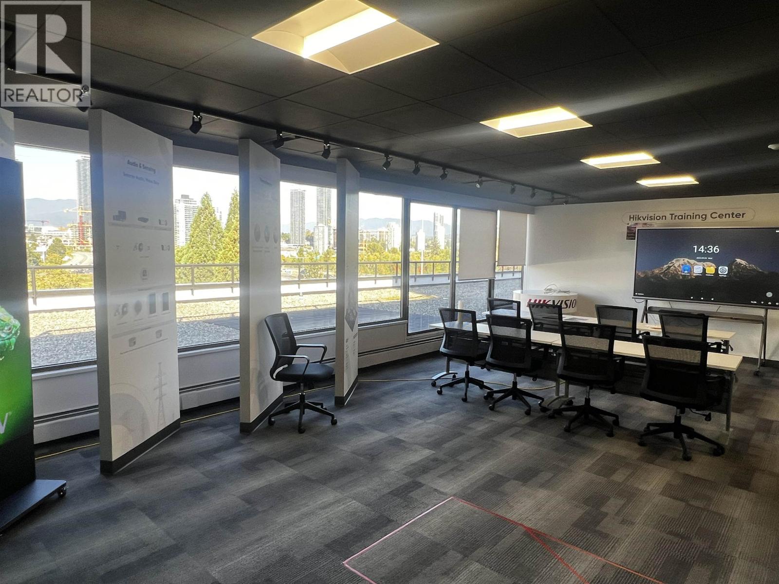 Office in Burnaby - Image 11
