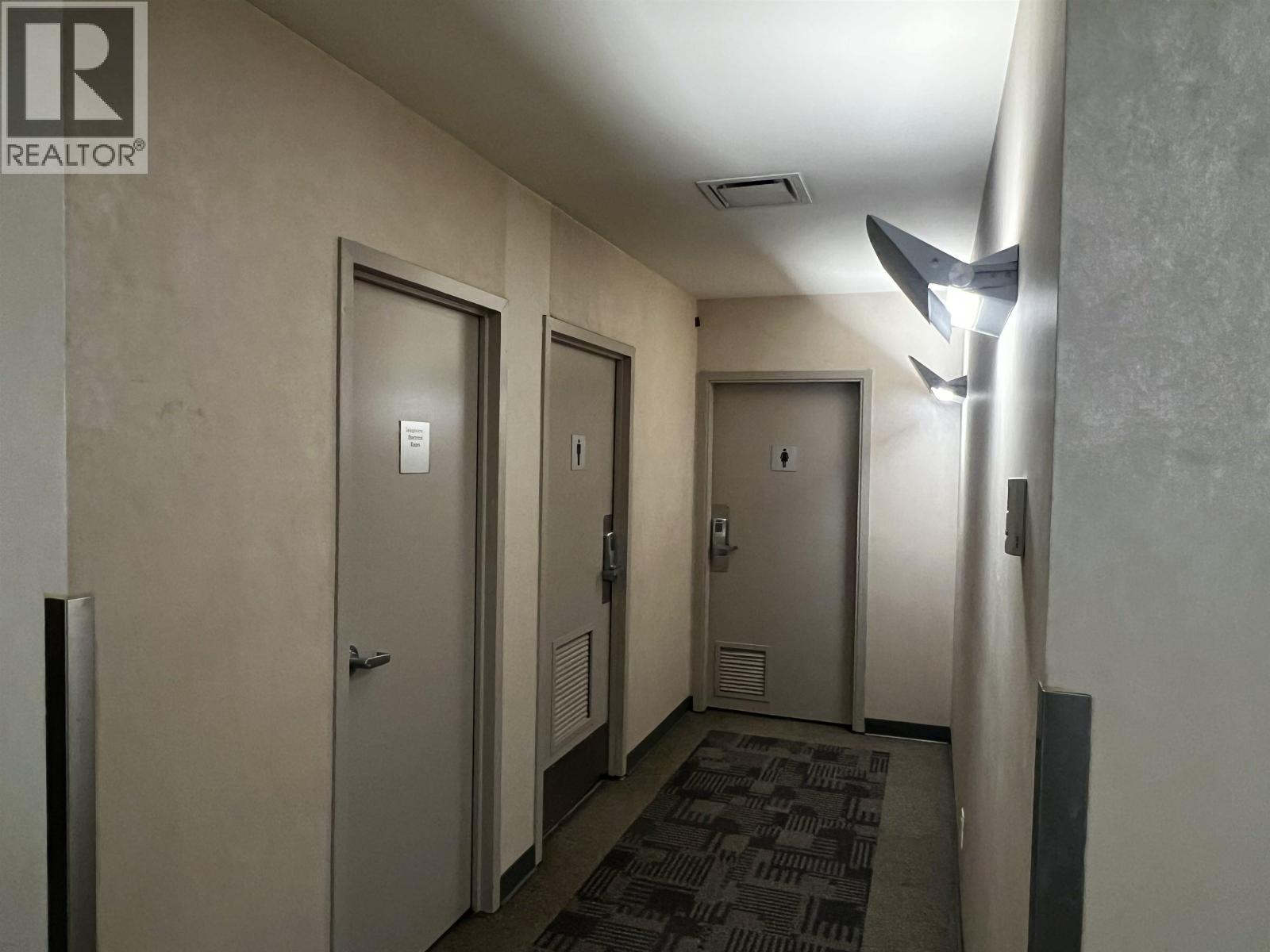 Office in Burnaby - Image 14