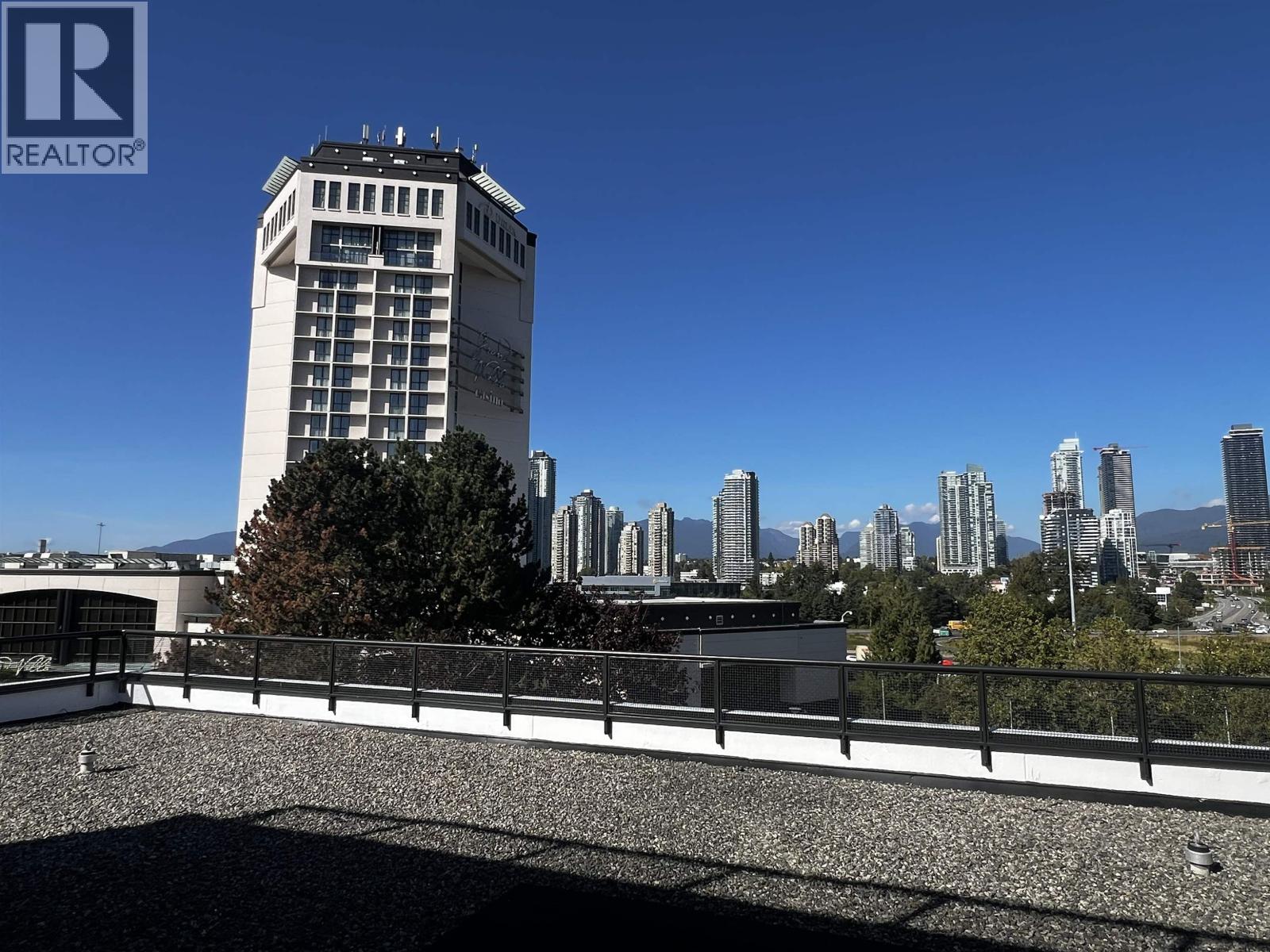 Office in Burnaby - Image 20
