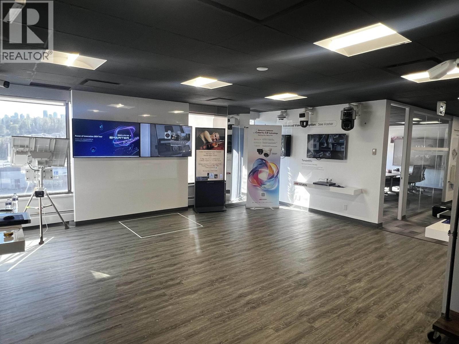 Office in Burnaby - Image 6