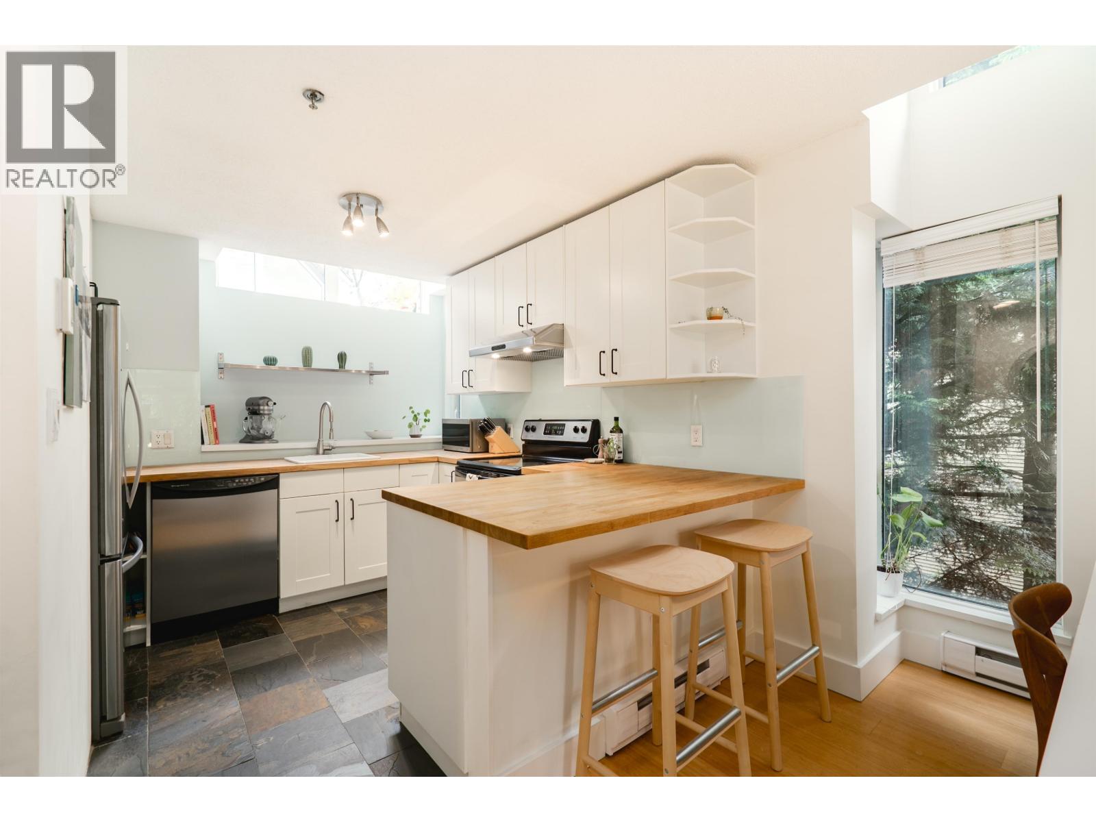 916 W 14TH AVENUE, Vancouver