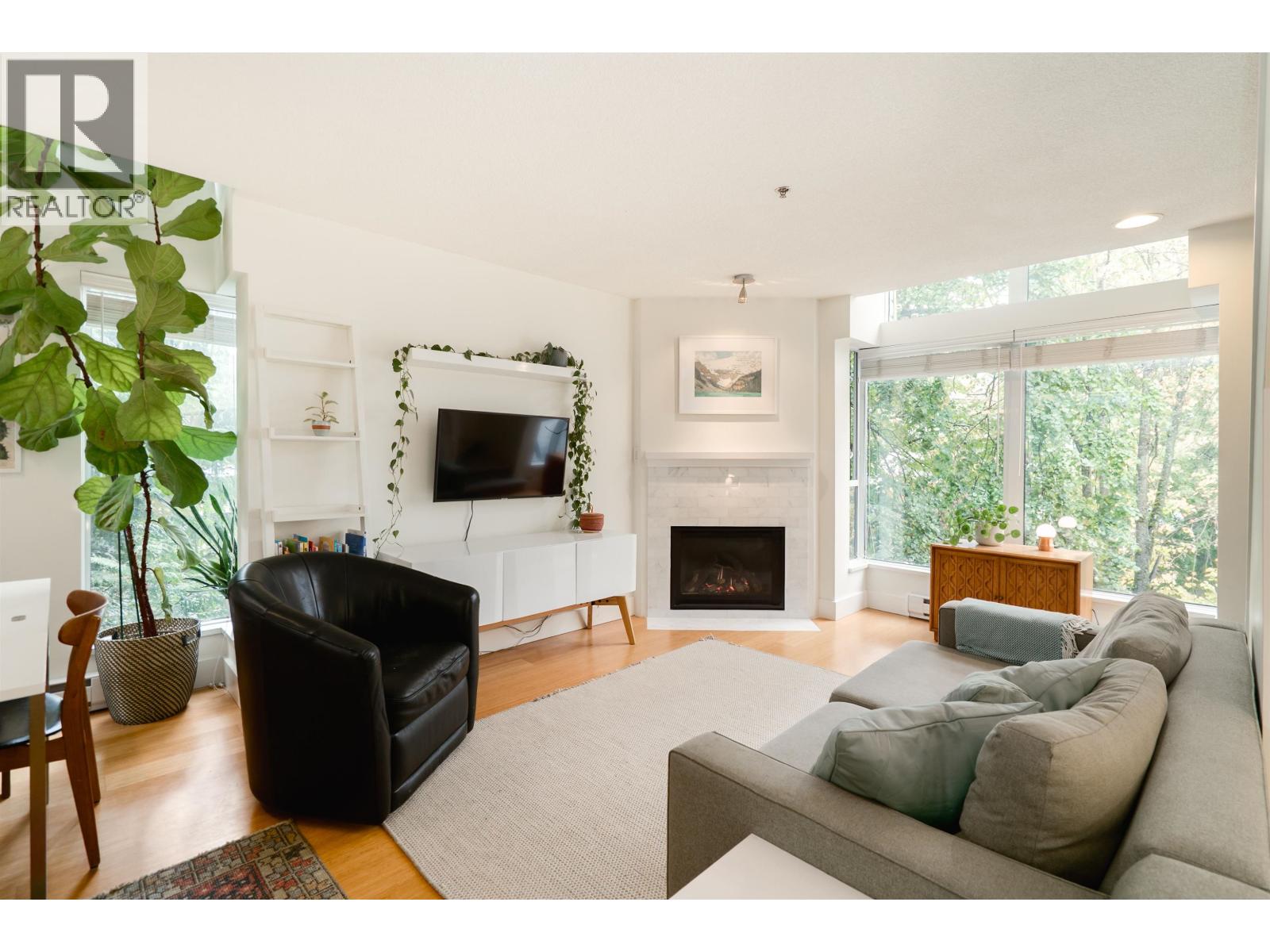 916 W 14TH AVENUE, Vancouver