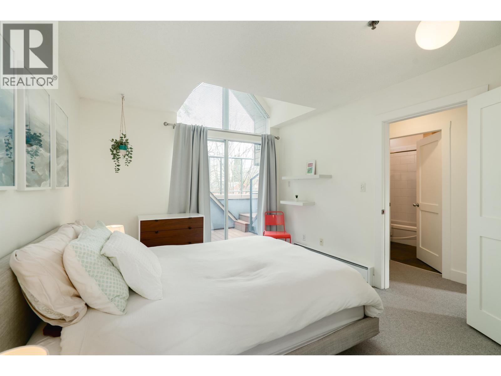 916 W 14TH AVENUE, Vancouver