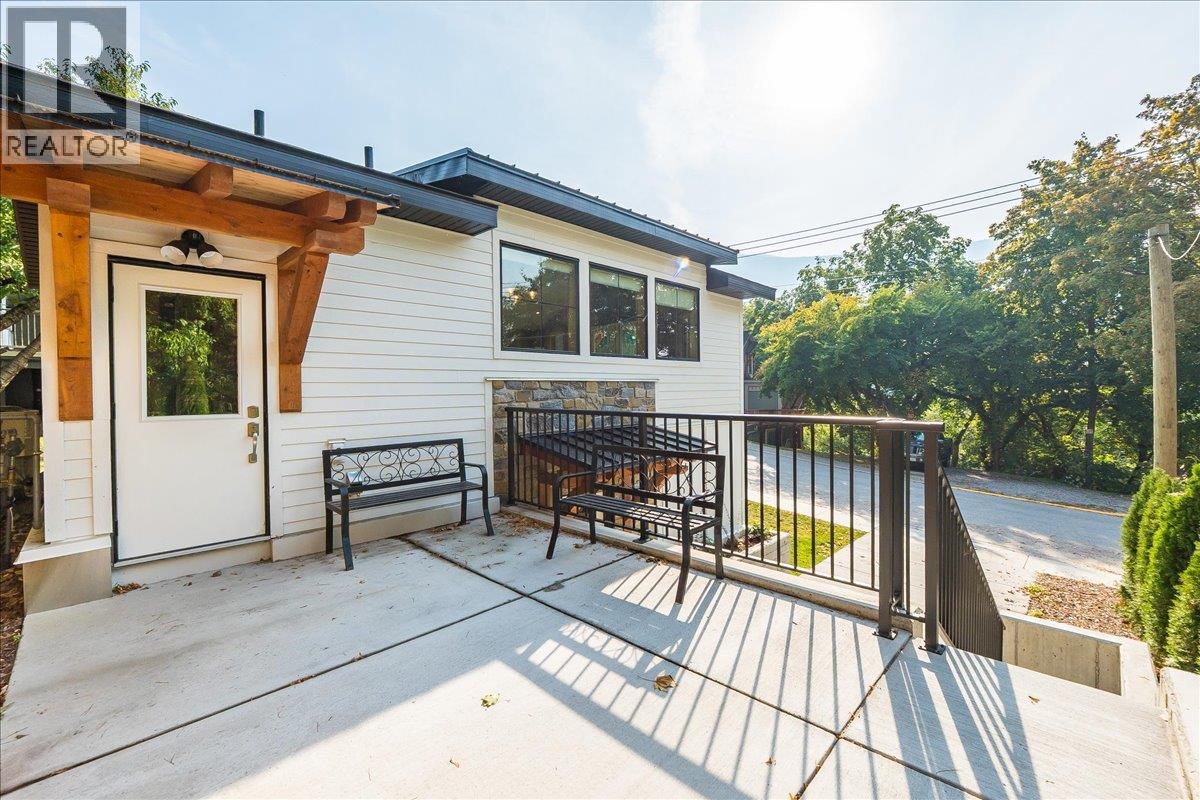 301 carbonate Street, Nelson