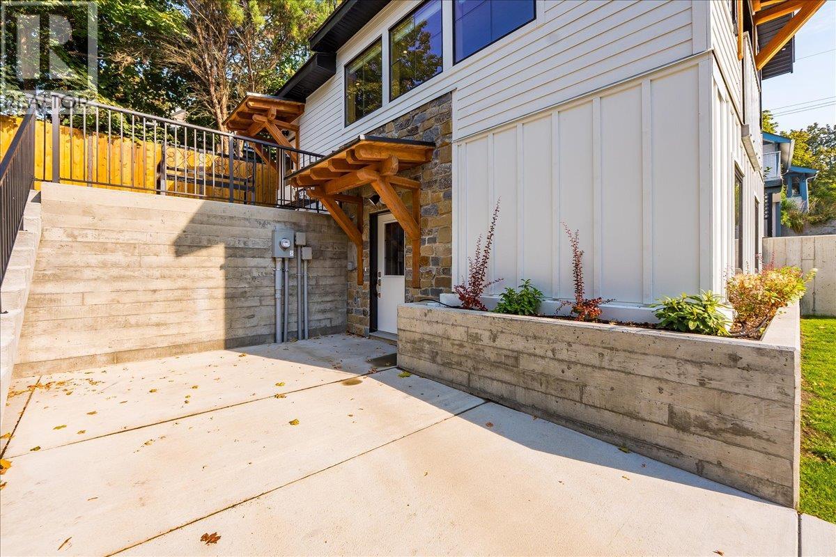 301 carbonate Street, Nelson