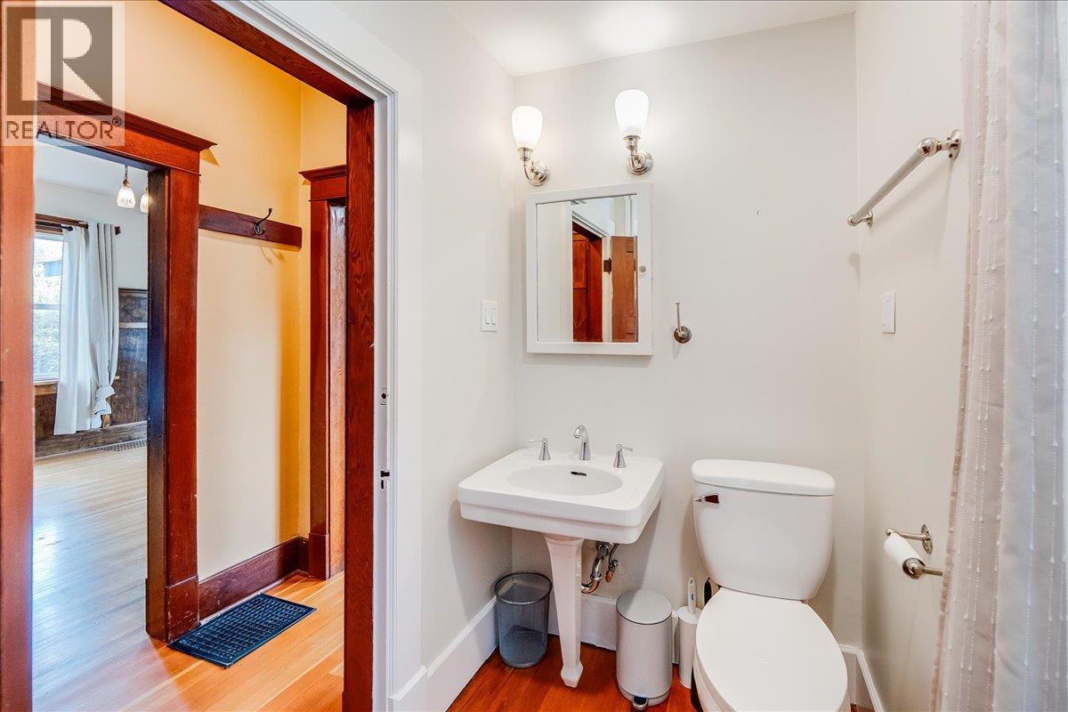 301 carbonate Street, Nelson