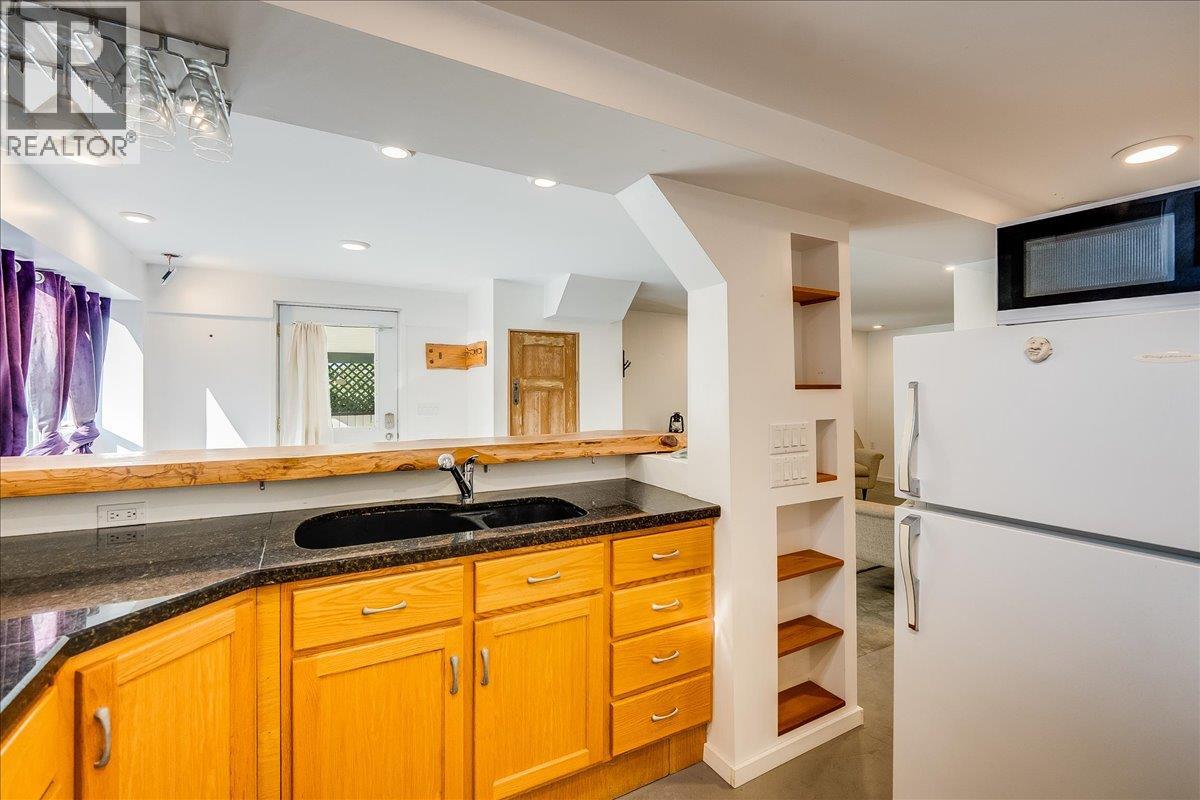 301 carbonate Street, Nelson