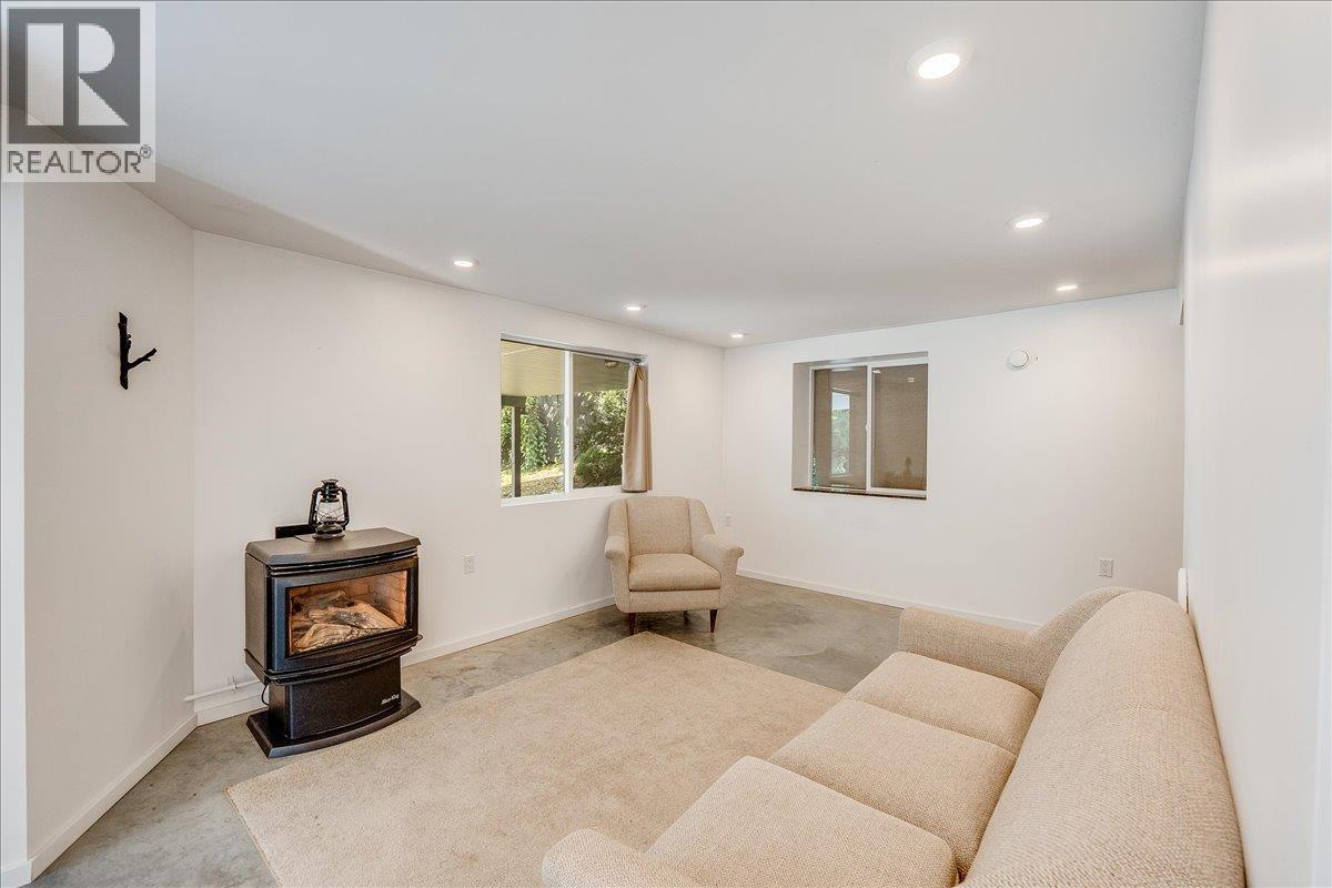 301 carbonate Street, Nelson
