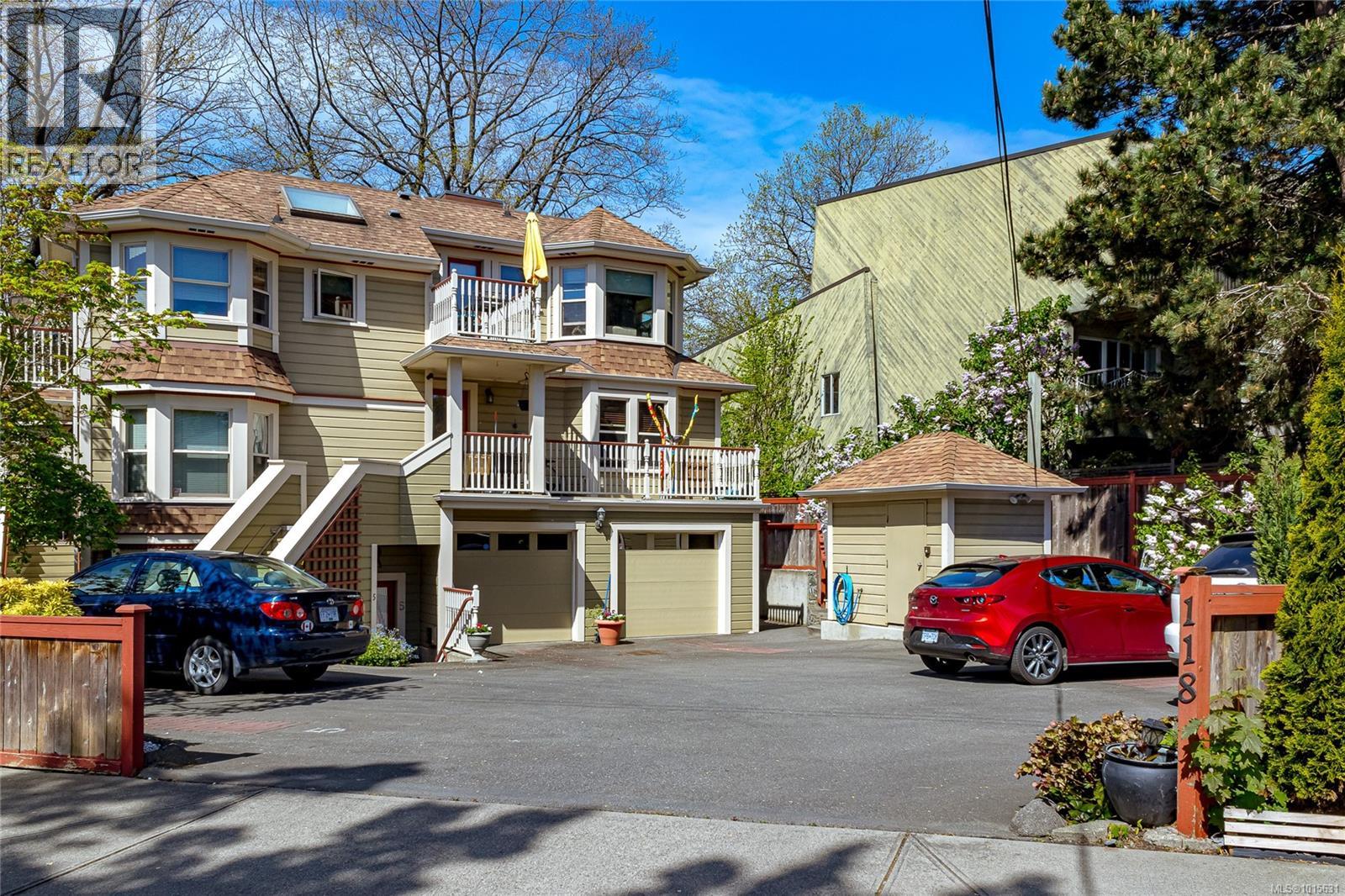 2 88 Dallas Rd, Victoria