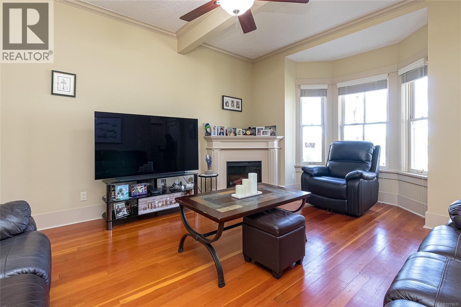 2 88 Dallas Rd, Victoria