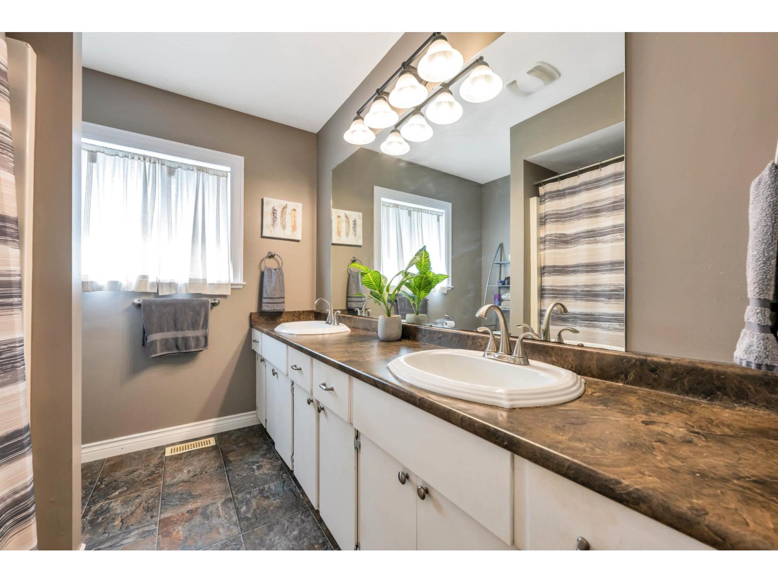 20228 8 AVENUE, Langley