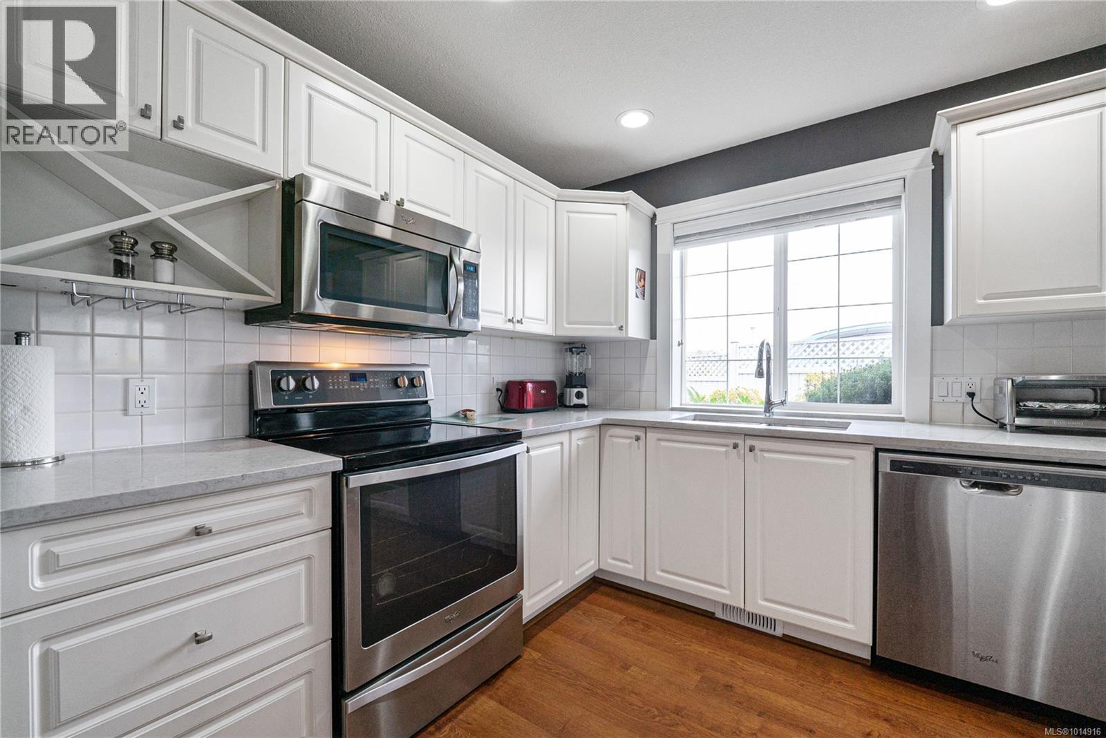 17 6595 Groveland Dr, Nanaimo