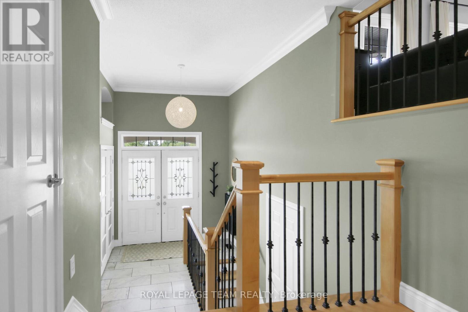 Beautiful and spacious foyer