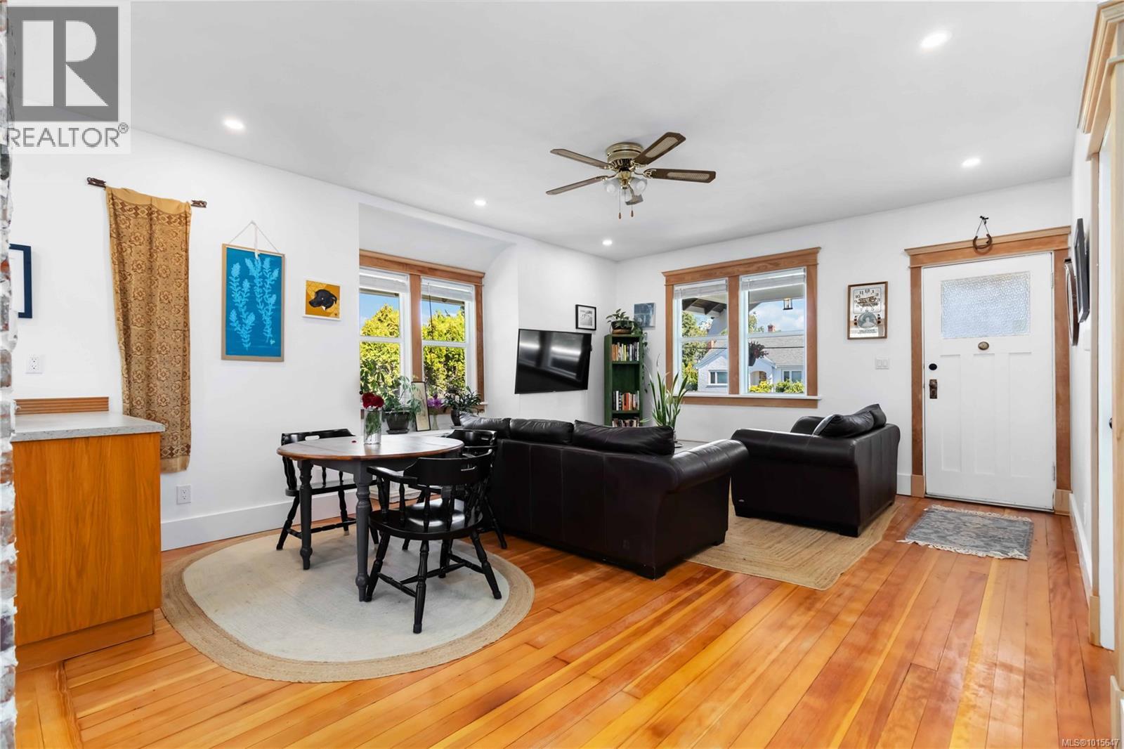  149 Maddock Avenue West, Saanich