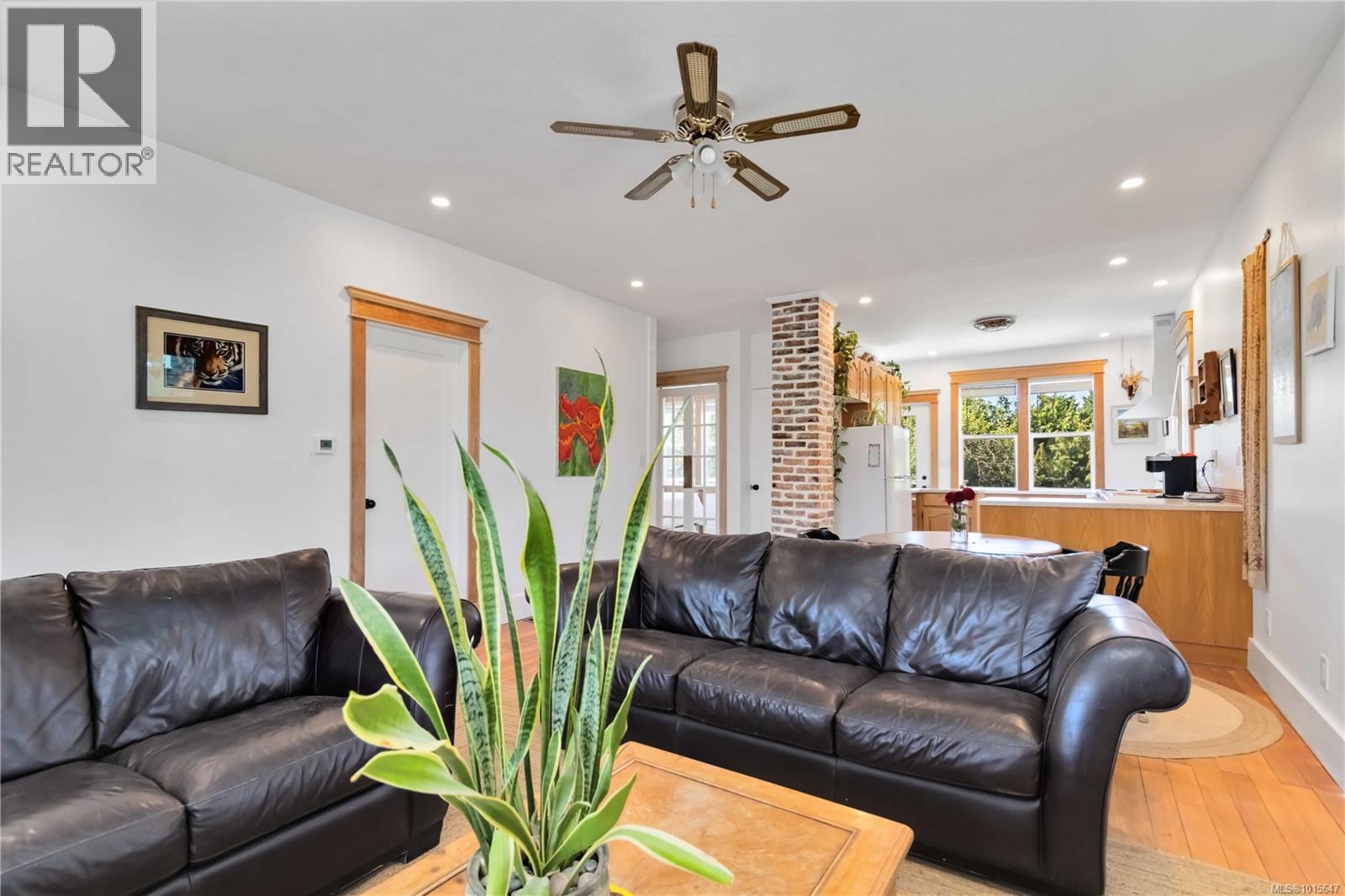  149 Maddock Avenue West, Saanich